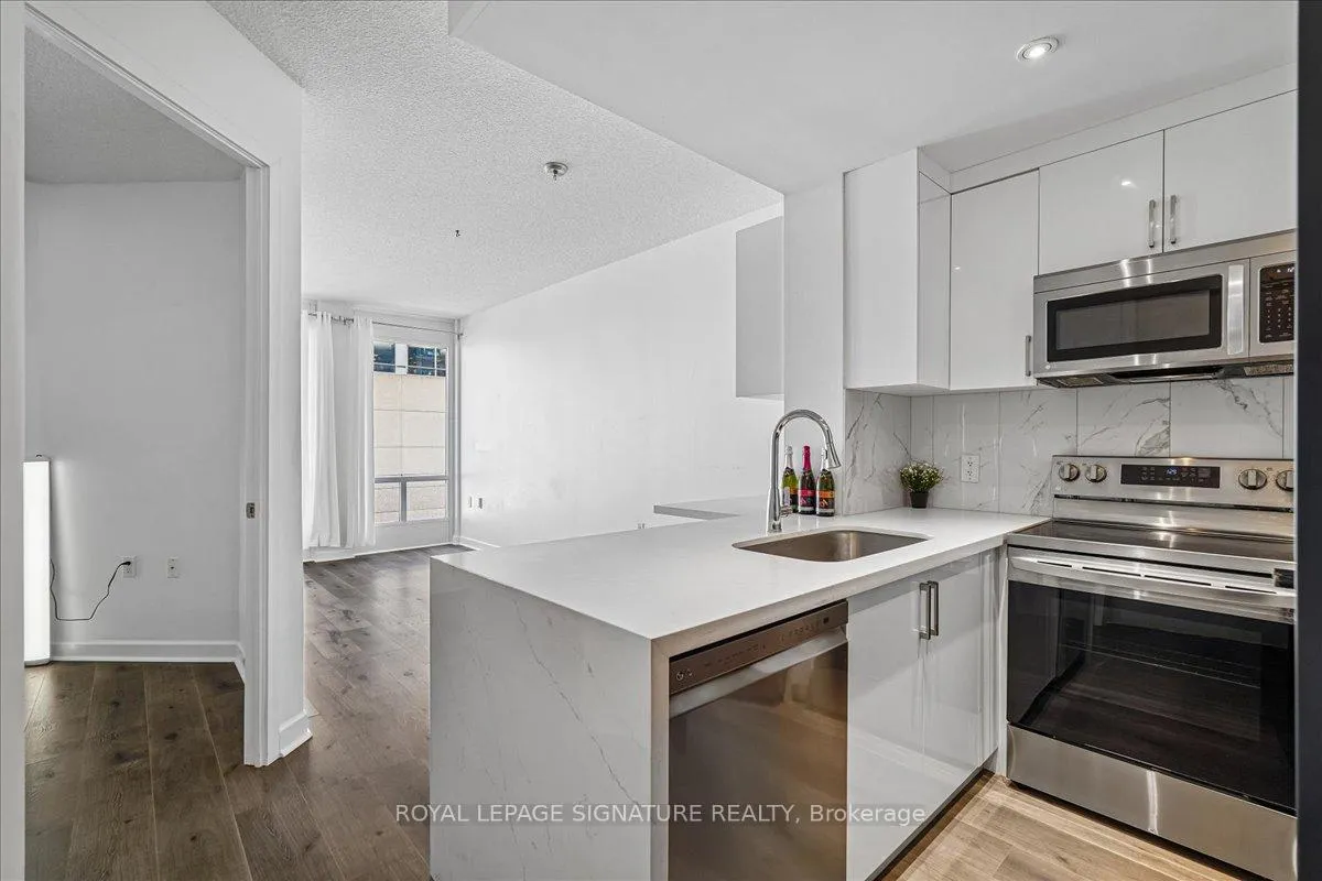Photo 6 of Unit 703, 85 Bloor Street E, Toronto, Church-Yonge Corridor — HOMEH