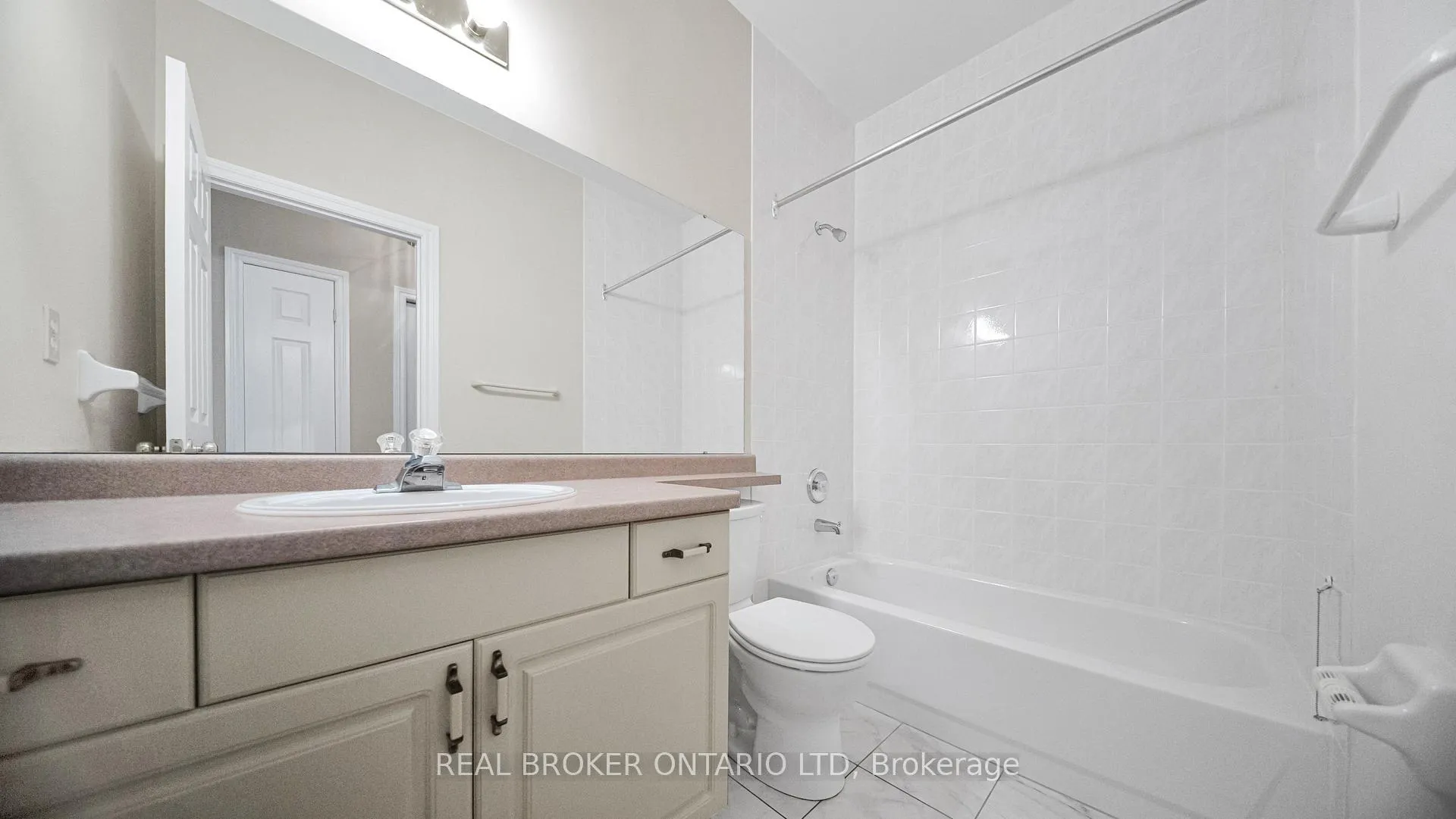 Photo 16 of Unit 17, 7 Cadeau Terrace, London, South A — HOMEH