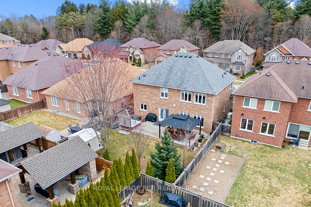 Photo 3 of 32 Borland Crescent, Caledon, Caledon East — HOMEH