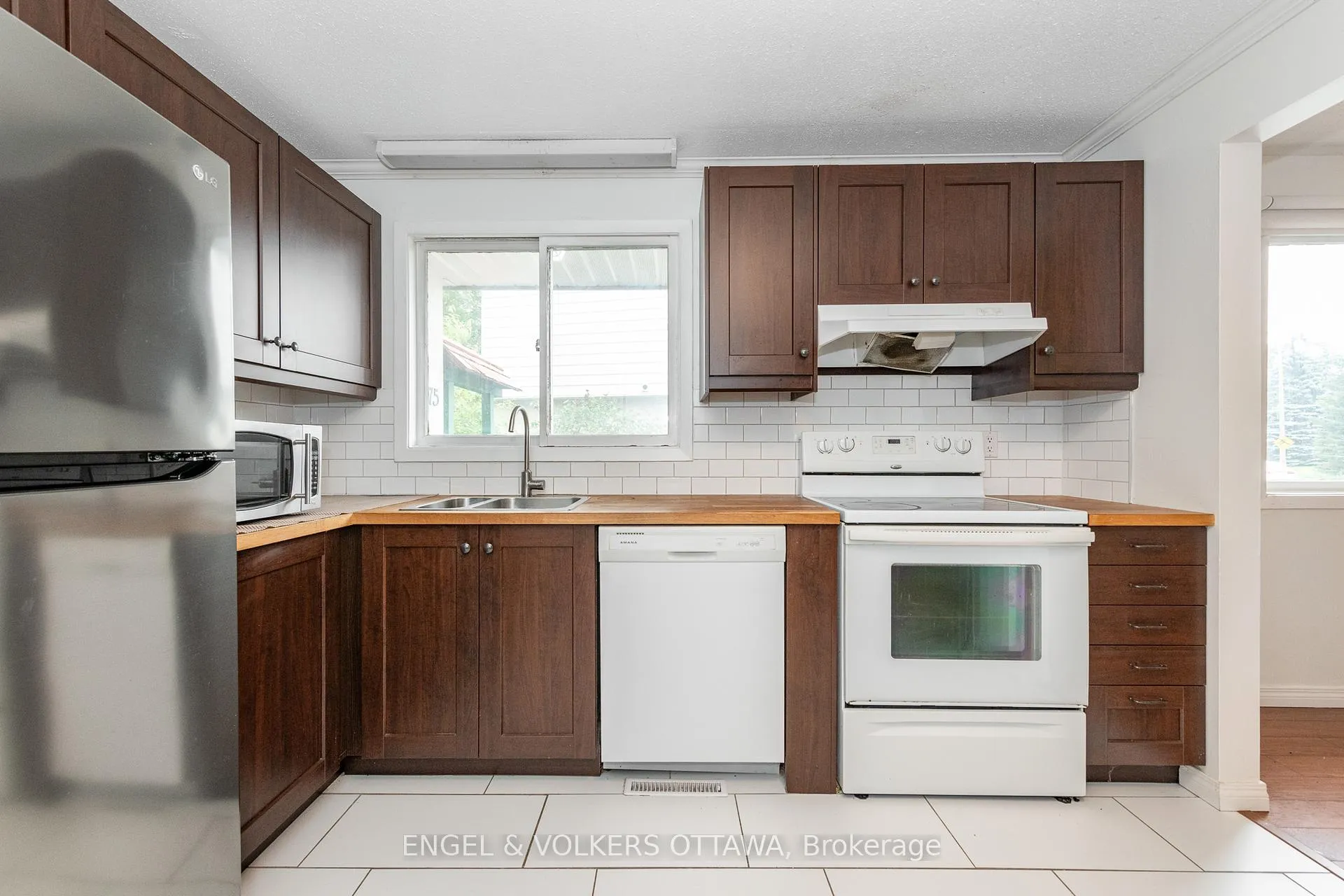 Photo 3 of 75 Woodfield Drive, Ottawa, Tanglewood — HOMEH