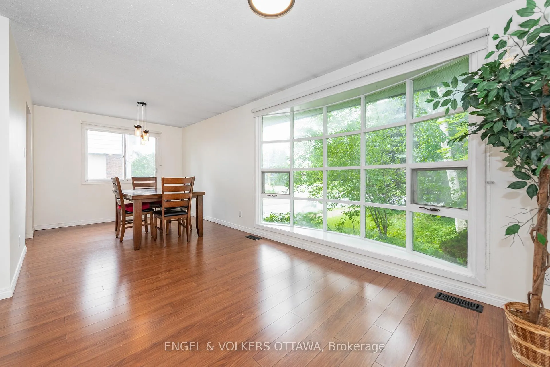 Photo 8 of 75 Woodfield Drive, Ottawa, Tanglewood — HOMEH