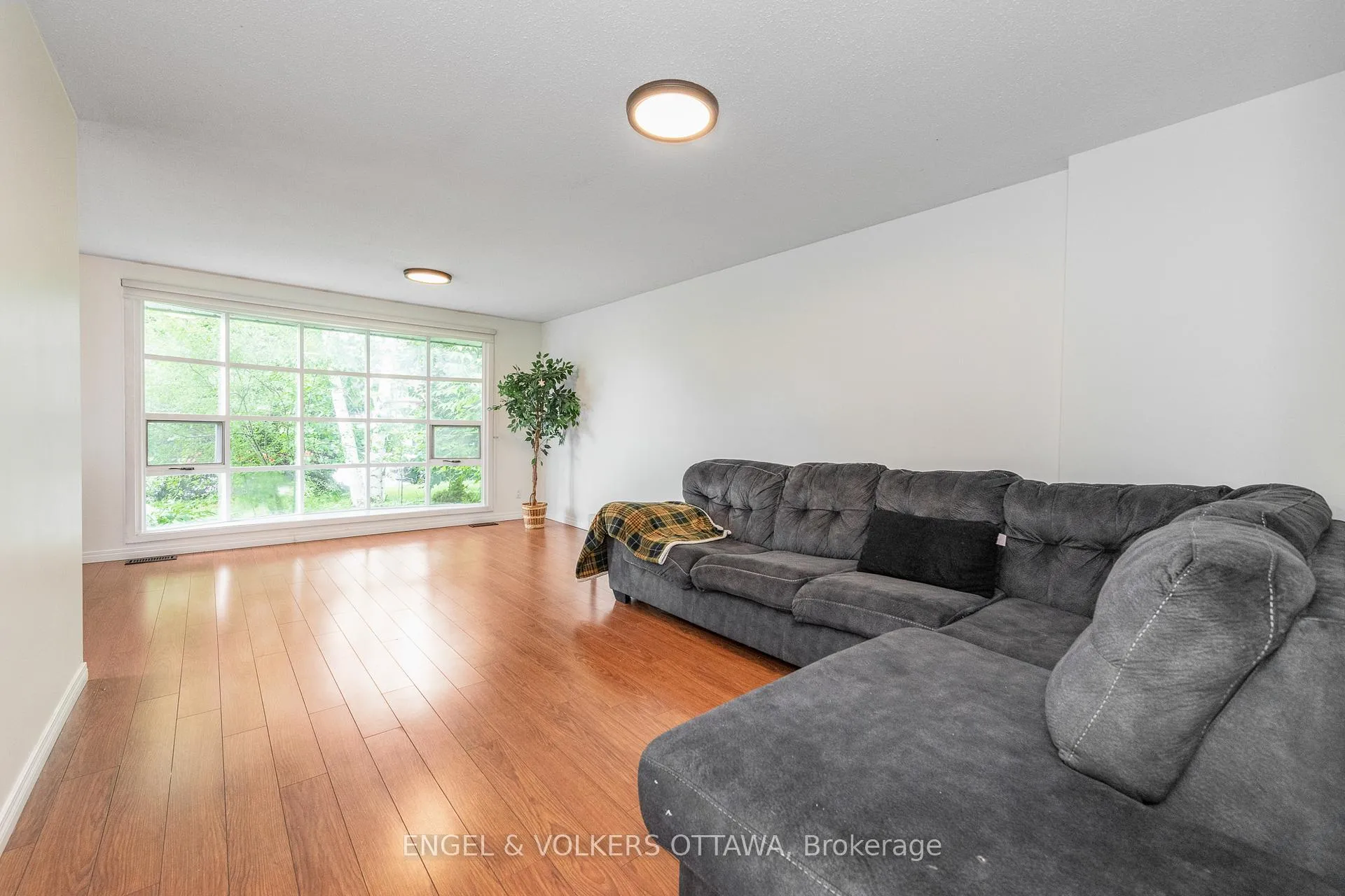 Photo 9 of 75 Woodfield Drive, Ottawa, Tanglewood — HOMEH