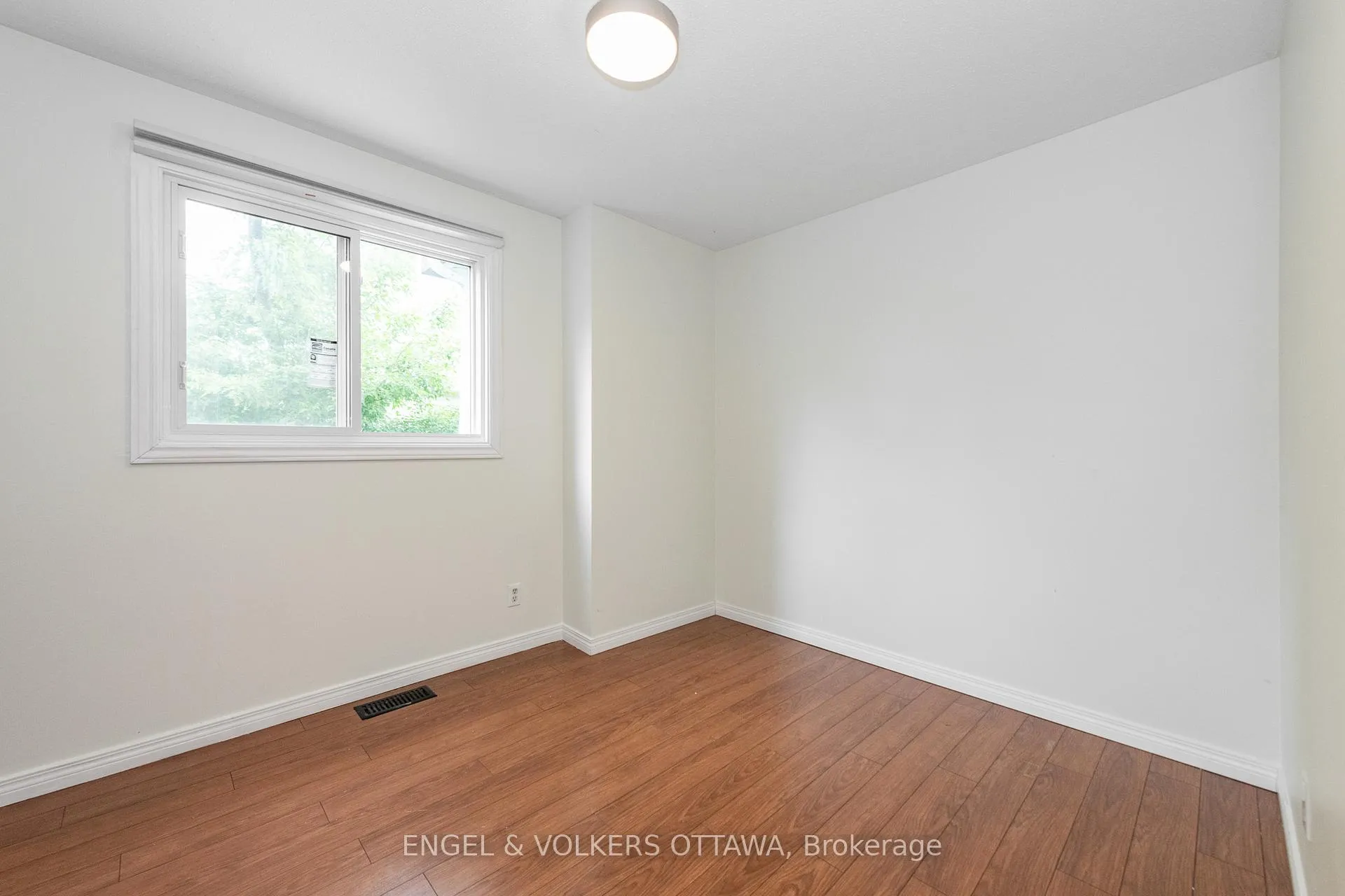 Photo 10 of 75 Woodfield Drive, Ottawa, Tanglewood — HOMEH