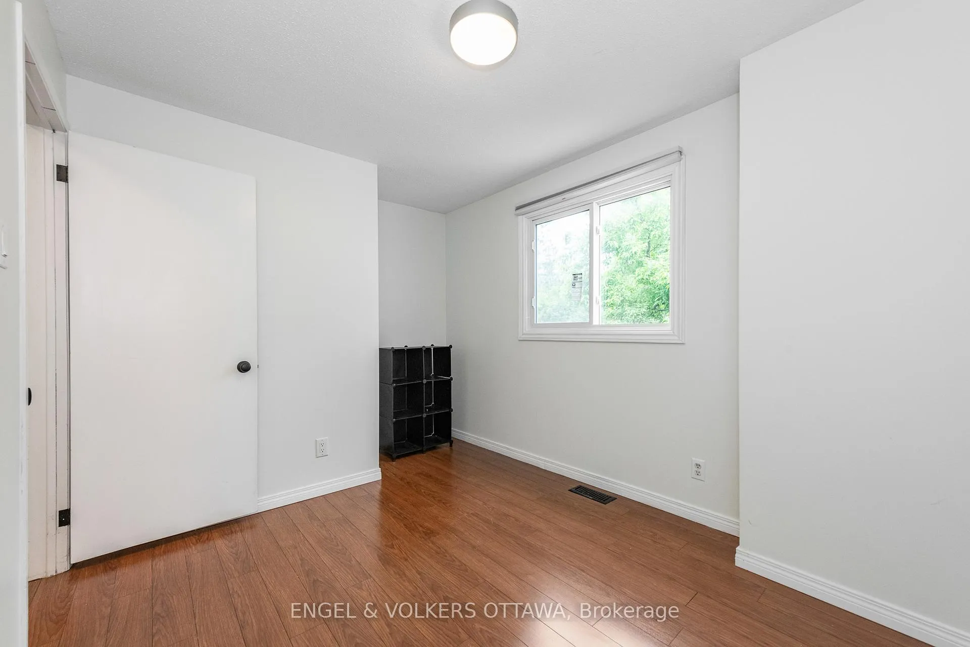 Photo 11 of 75 Woodfield Drive, Ottawa, Tanglewood — HOMEH