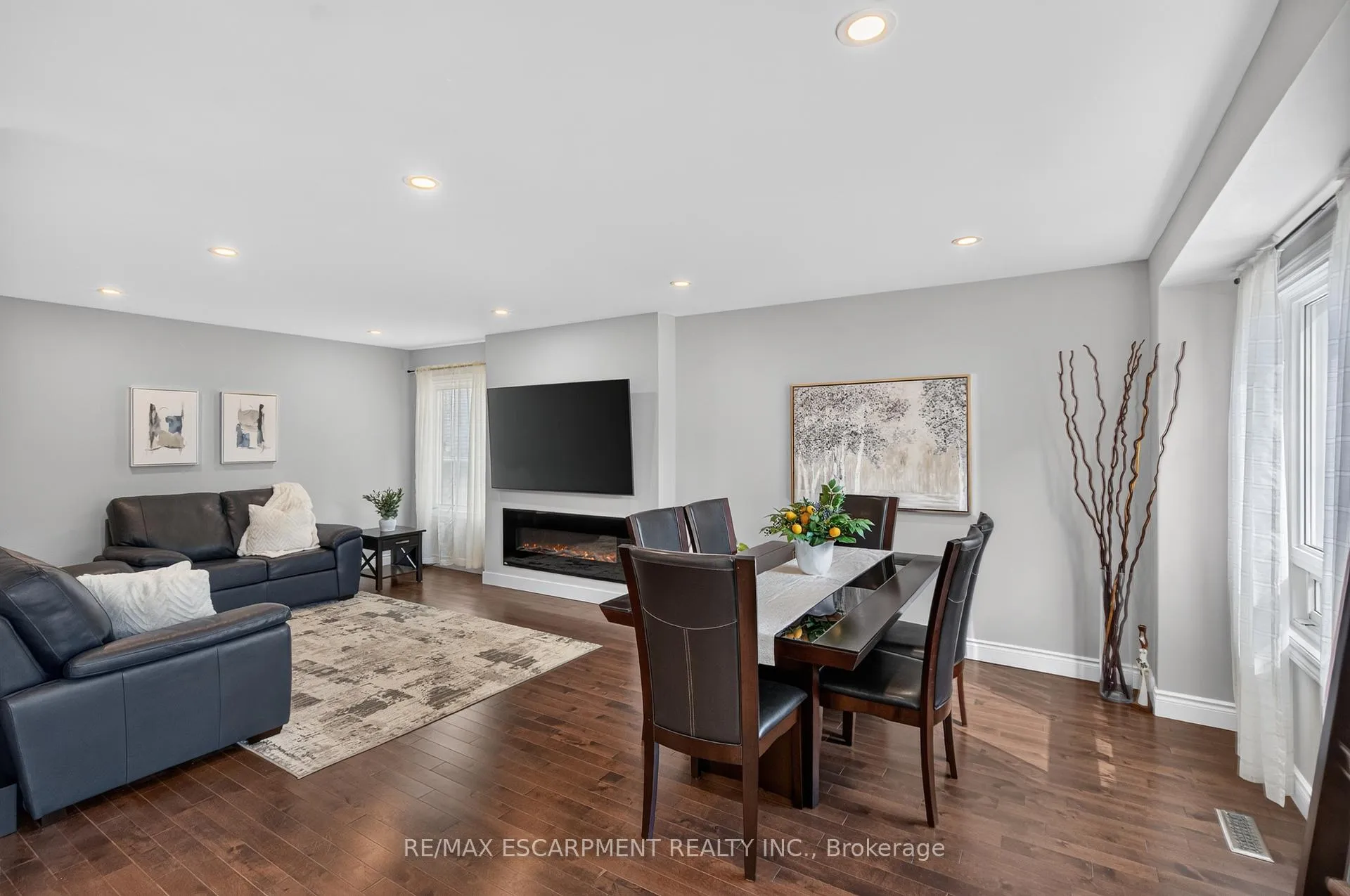 Photo 10 of 119 Boulding Avenue, Hamilton, Waterdown — HOMEH