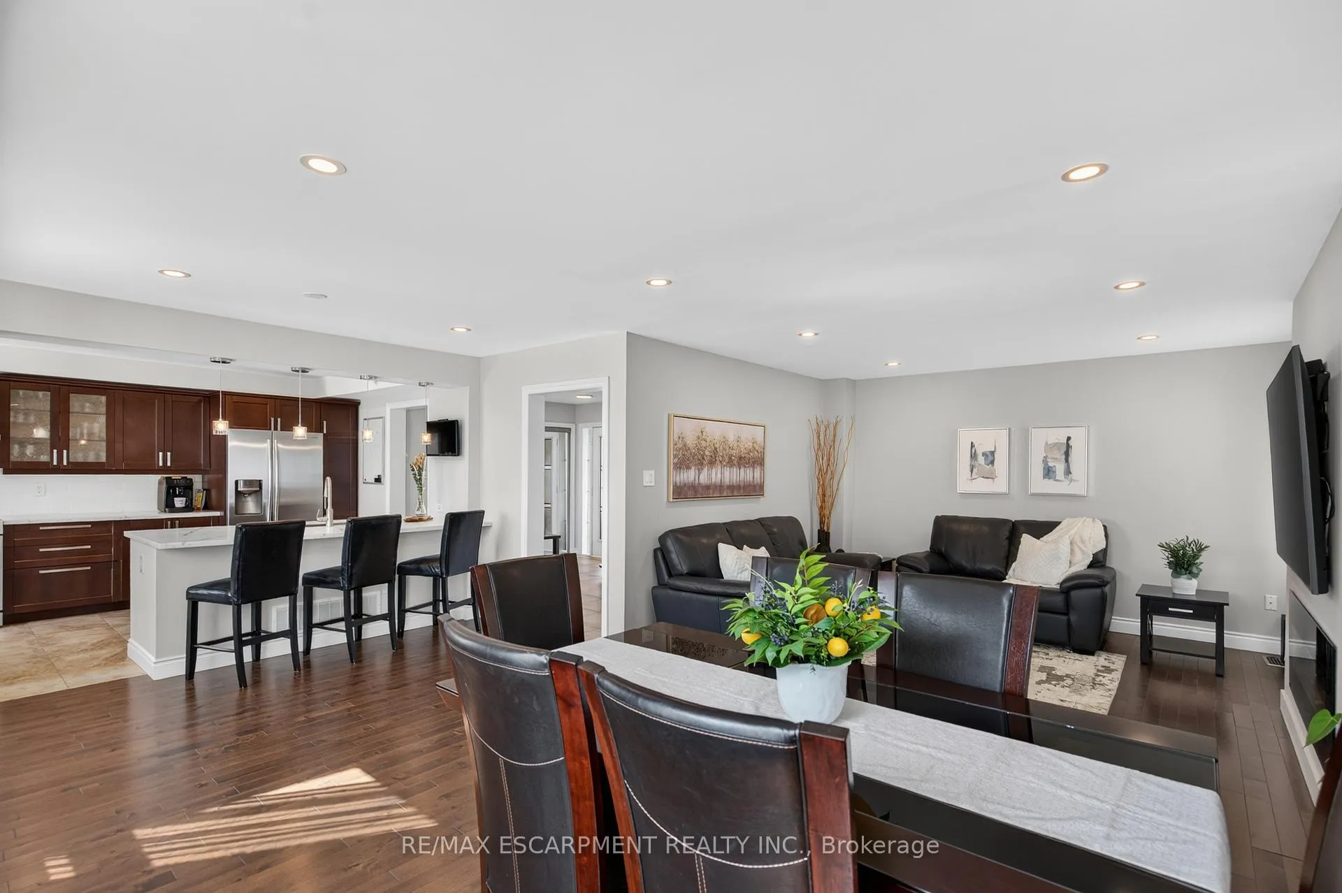 Photo 11 of 119 Boulding Avenue, Hamilton, Waterdown — HOMEH