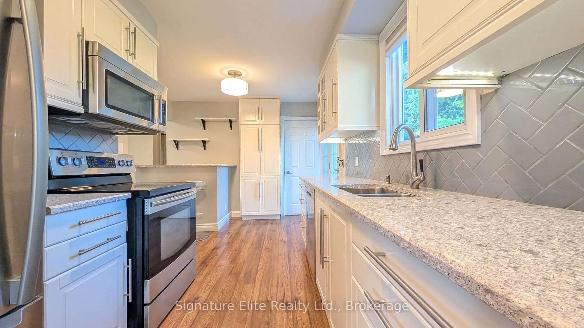 Photo 4 of 40 Smyth Crescent, New Tecumseth, Beeton — HOMEH