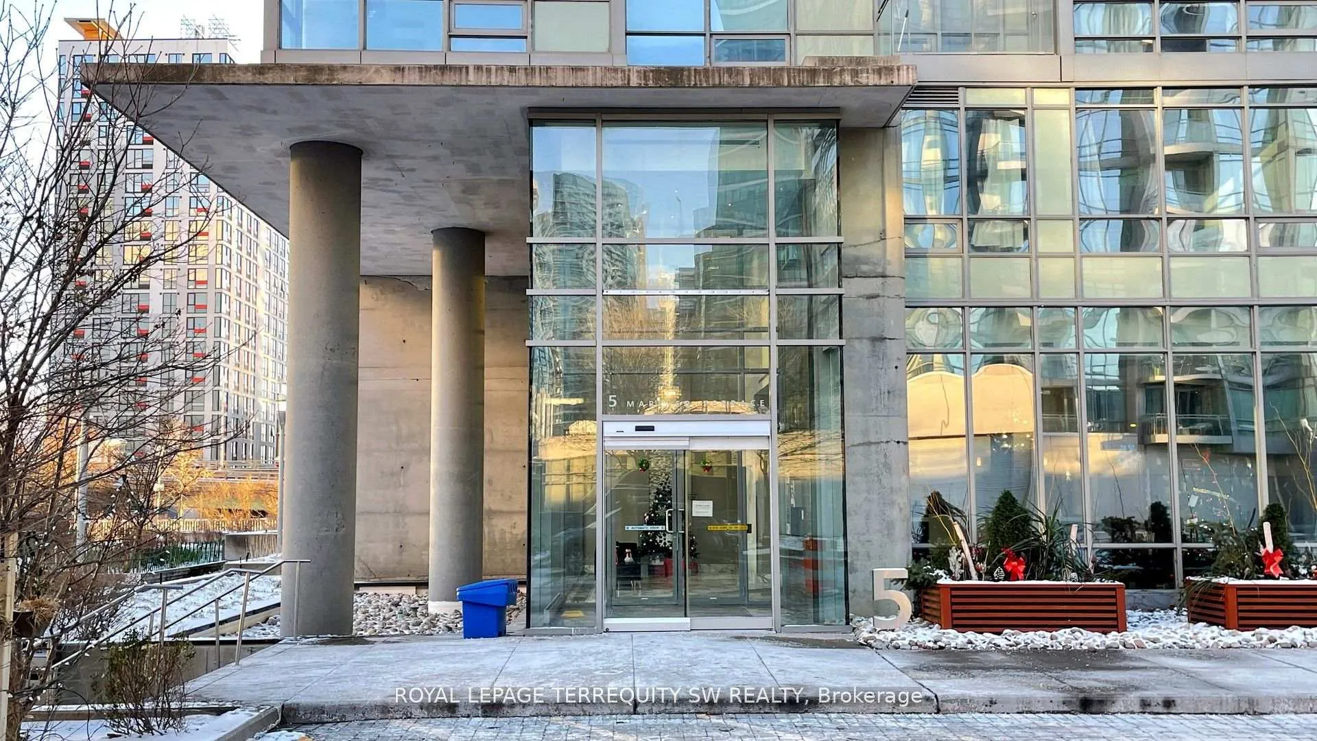 Photo 4 of Unit 3505, 5 Mariner Terrace, Toronto, Waterfront Communities — HOMEH