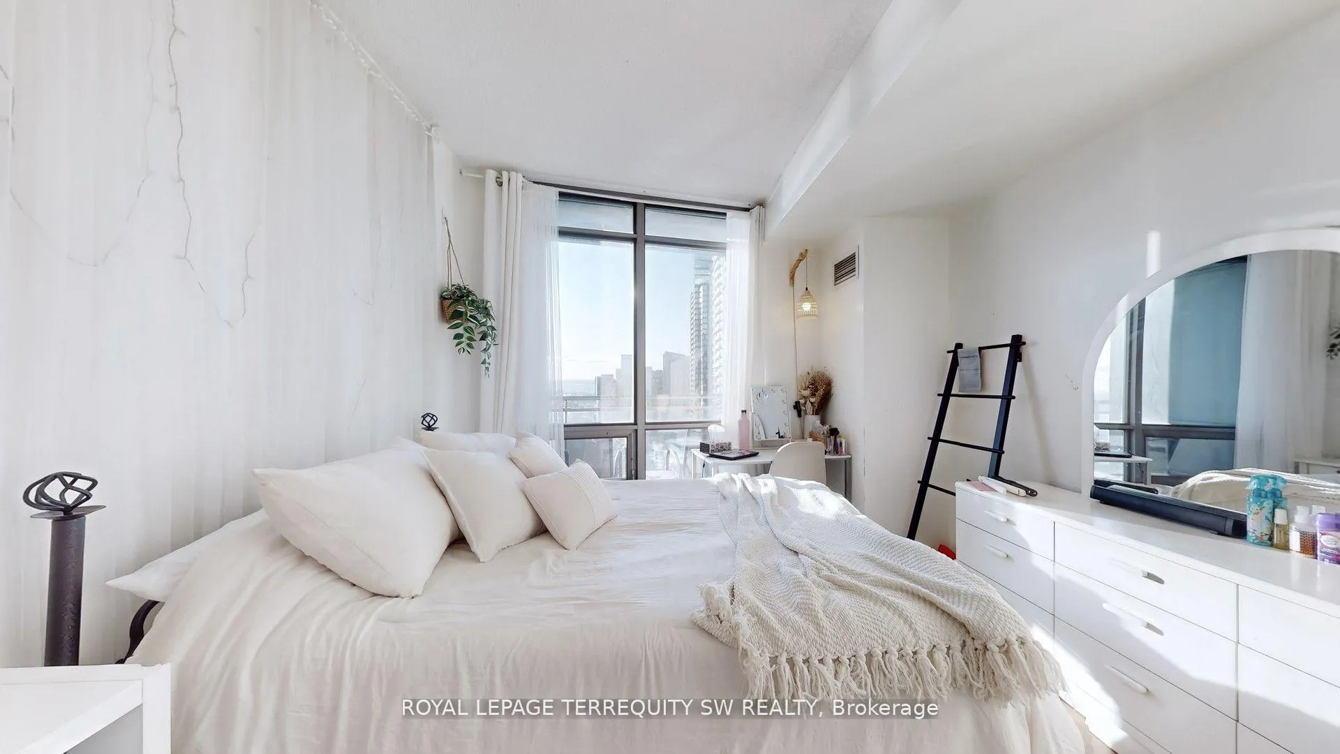 Photo 26 of Unit 3505, 5 Mariner Terrace, Toronto, Waterfront Communities — HOMEH
