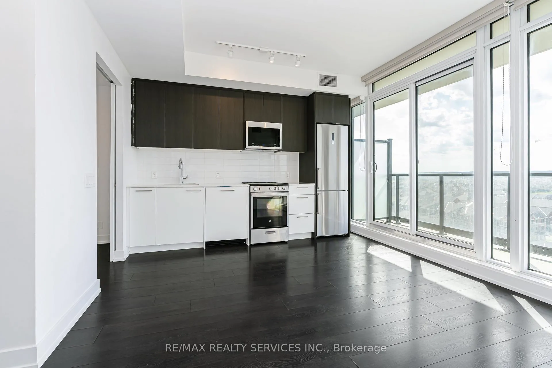 Photo 11 of Unit 909, 225 Veterans Drive, Brampton, Northwest Brampton — HOMEH