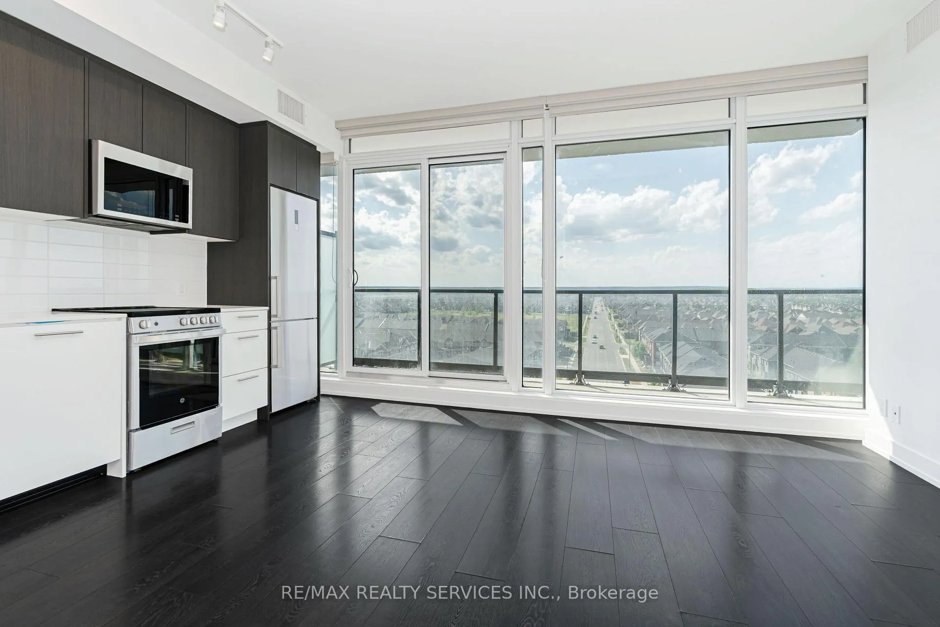 Photo 15 of Unit 909, 225 Veterans Drive, Brampton, Northwest Brampton — HOMEH