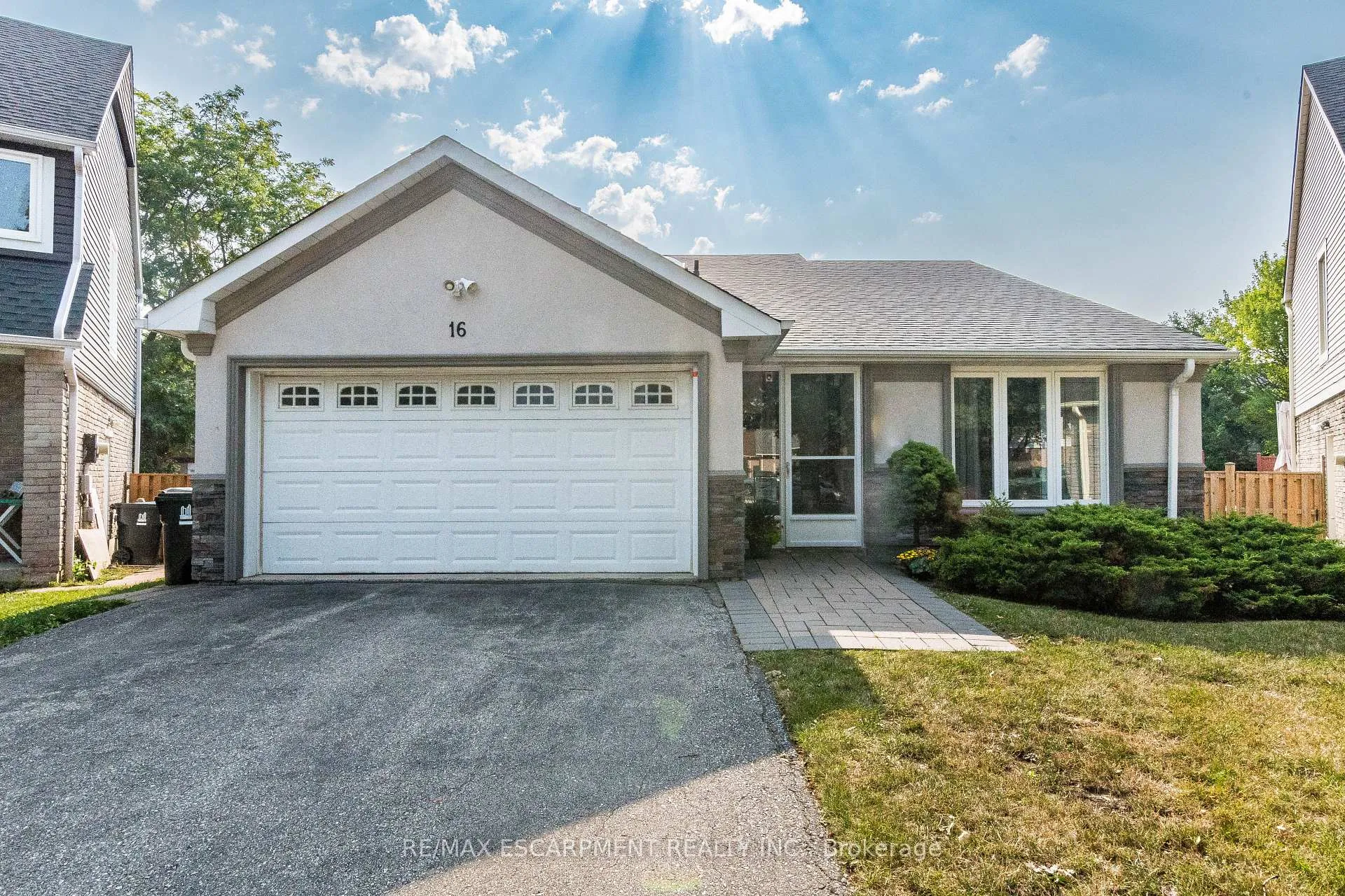 Photo 1 of 16 Ackrow Court, Etobicoke, Eringate-Centennial-West Deane — HOMEH