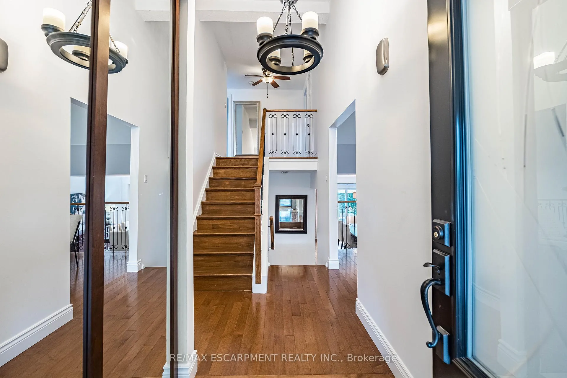 Photo 3 of 16 Ackrow Court, Etobicoke, Eringate-Centennial-West Deane — HOMEH