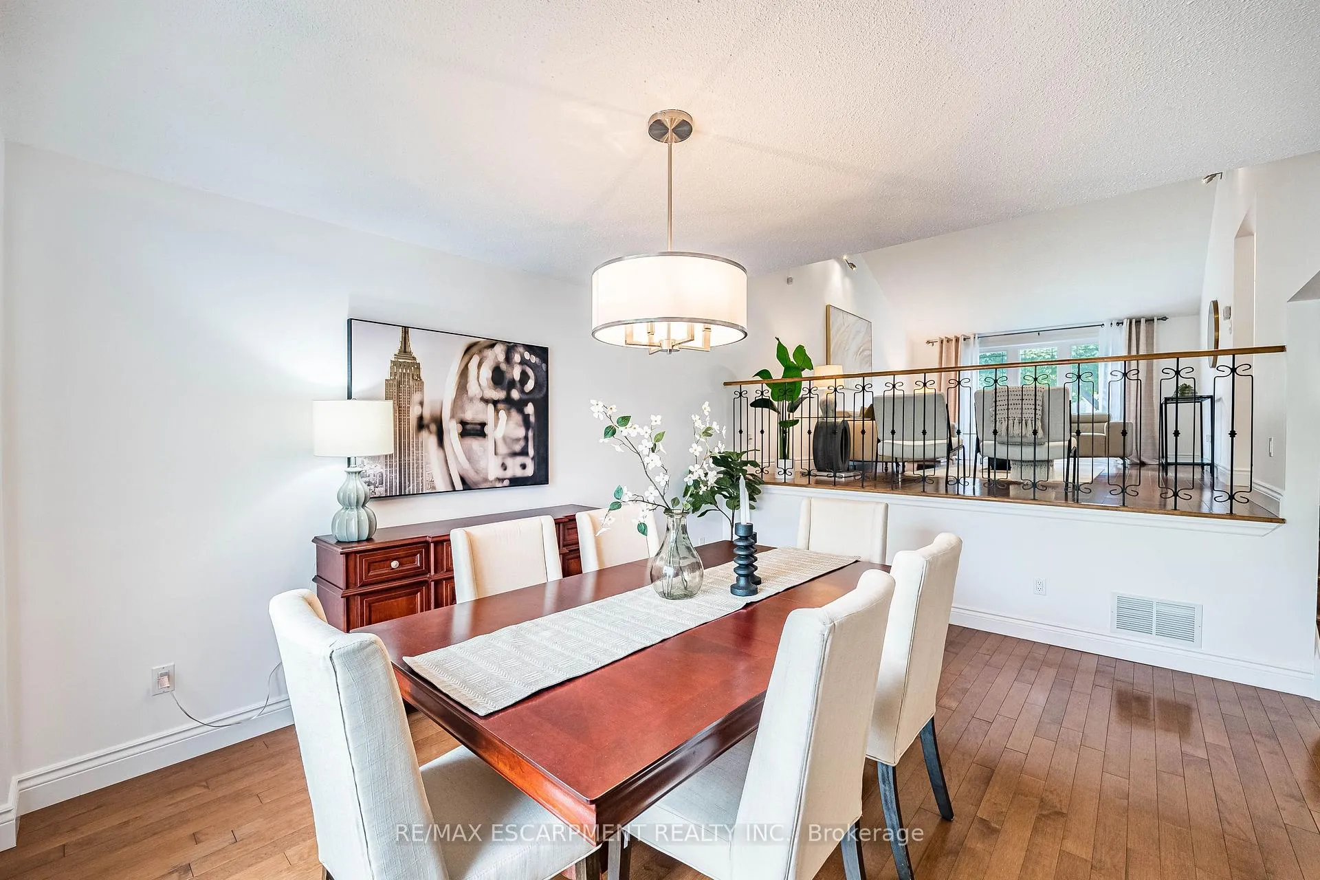 Photo 8 of 16 Ackrow Court, Etobicoke, Eringate-Centennial-West Deane — HOMEH