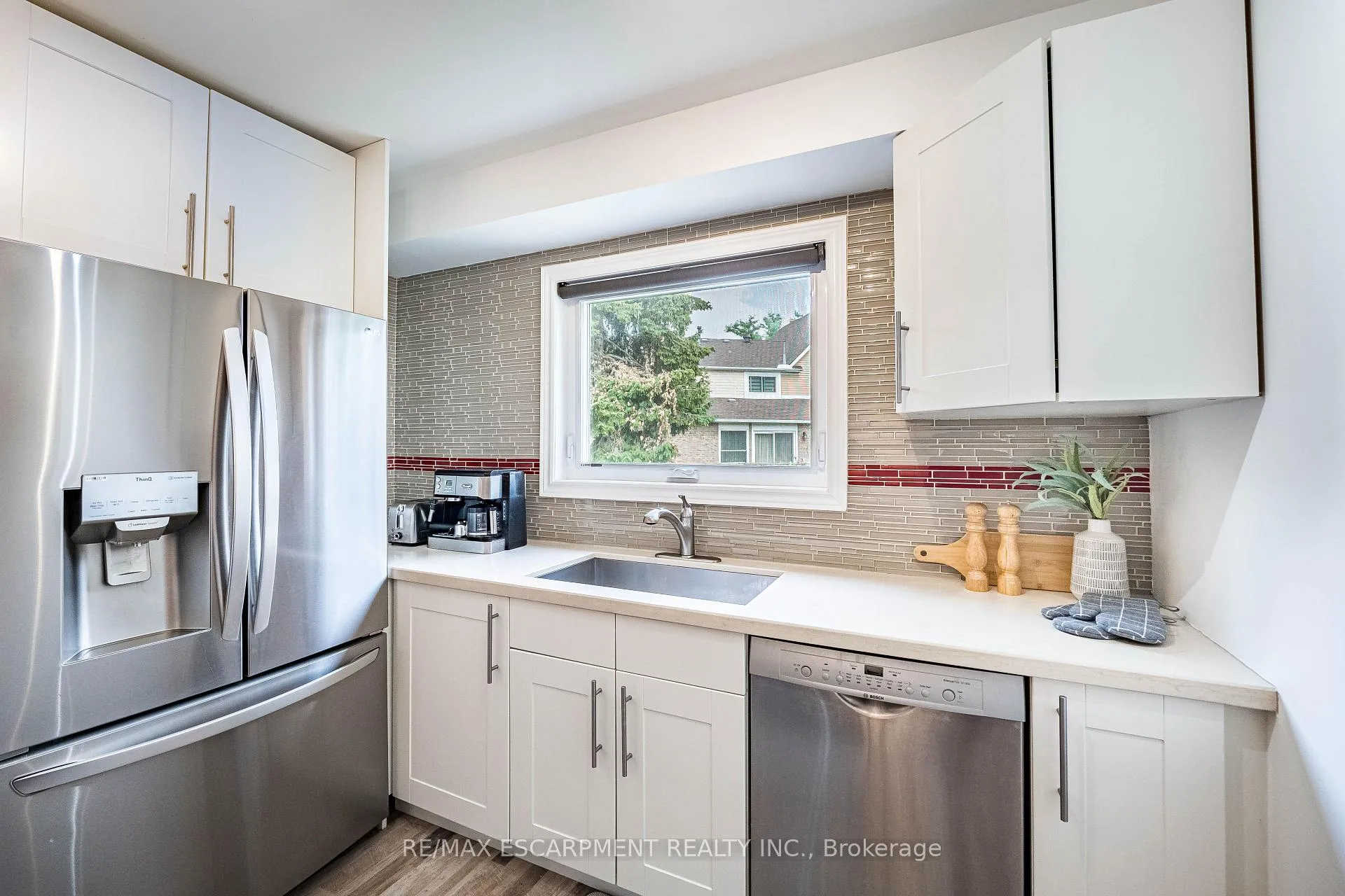 Photo 12 of 16 Ackrow Court, Etobicoke, Eringate-Centennial-West Deane — HOMEH