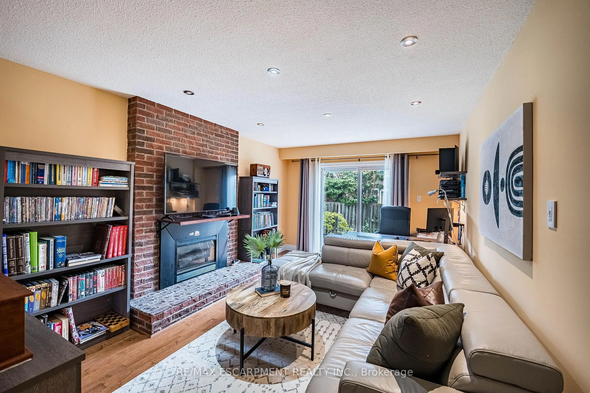 Photo 13 of 16 Ackrow Court, Etobicoke, Eringate-Centennial-West Deane — HOMEH