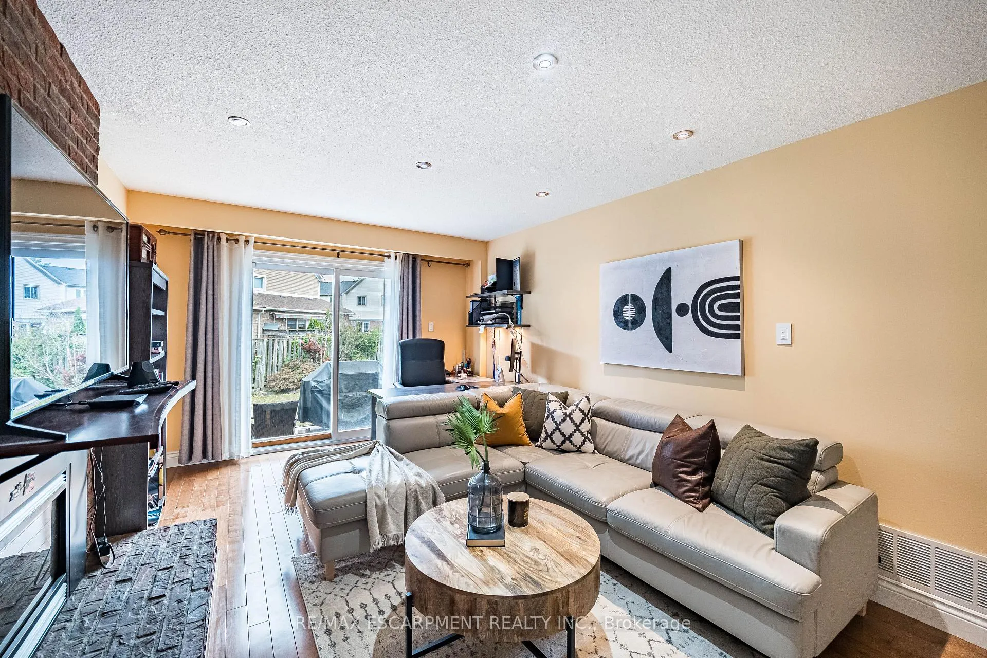 Photo 14 of 16 Ackrow Court, Etobicoke, Eringate-Centennial-West Deane — HOMEH
