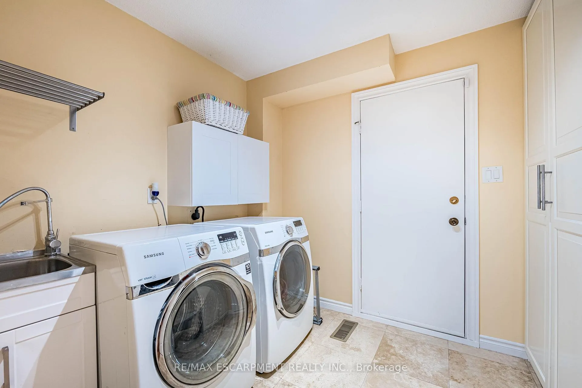 Photo 15 of 16 Ackrow Court, Etobicoke, Eringate-Centennial-West Deane — HOMEH