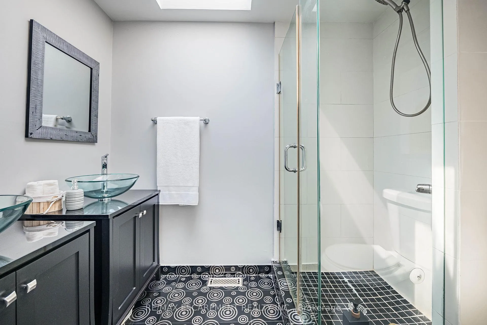 Photo 19 of 16 Ackrow Court, Etobicoke, Eringate-Centennial-West Deane — HOMEH