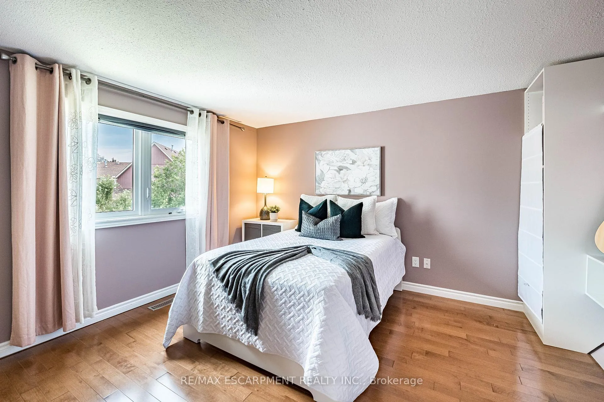 Photo 20 of 16 Ackrow Court, Etobicoke, Eringate-Centennial-West Deane — HOMEH