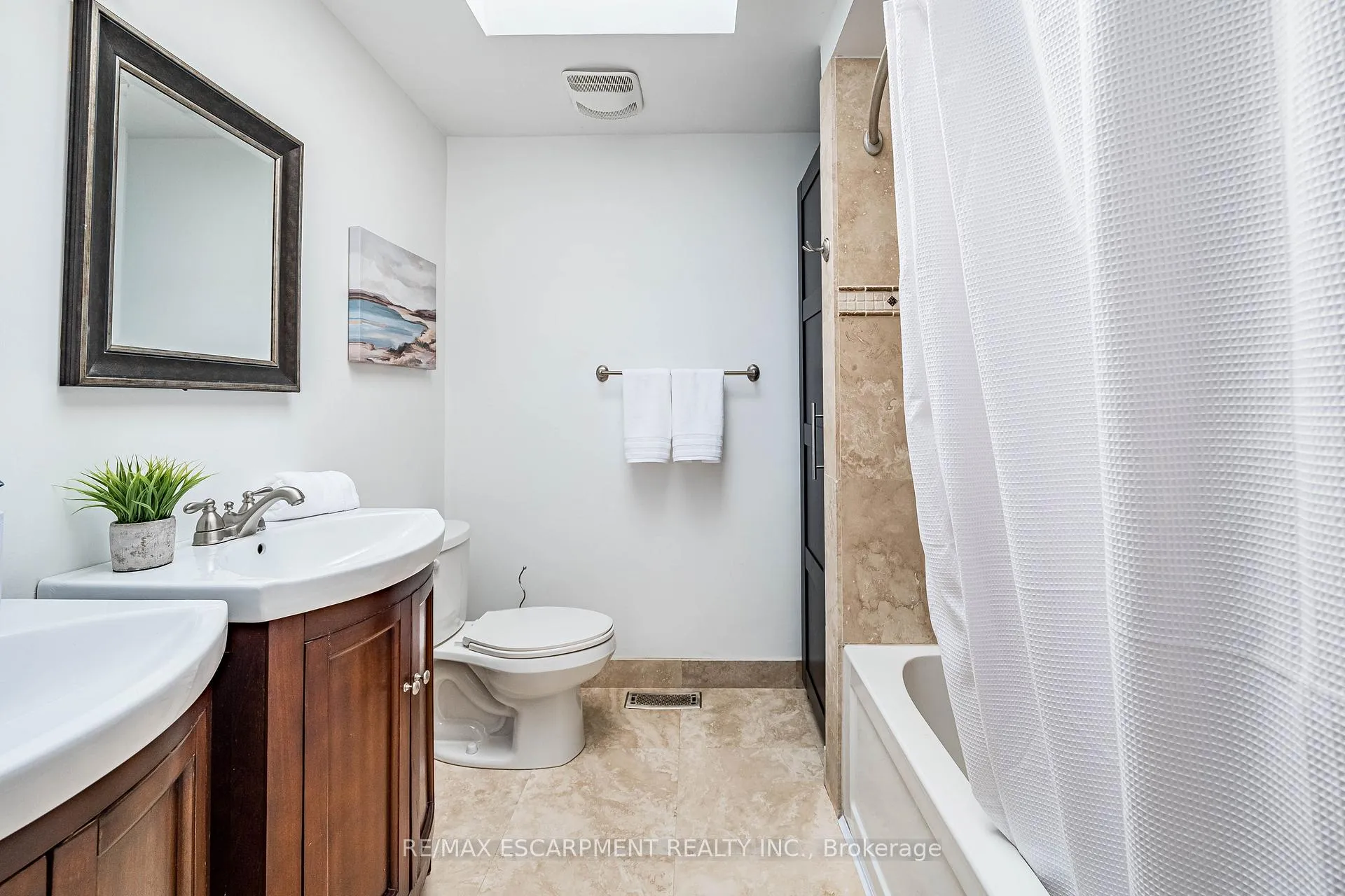 Photo 22 of 16 Ackrow Court, Etobicoke, Eringate-Centennial-West Deane — HOMEH