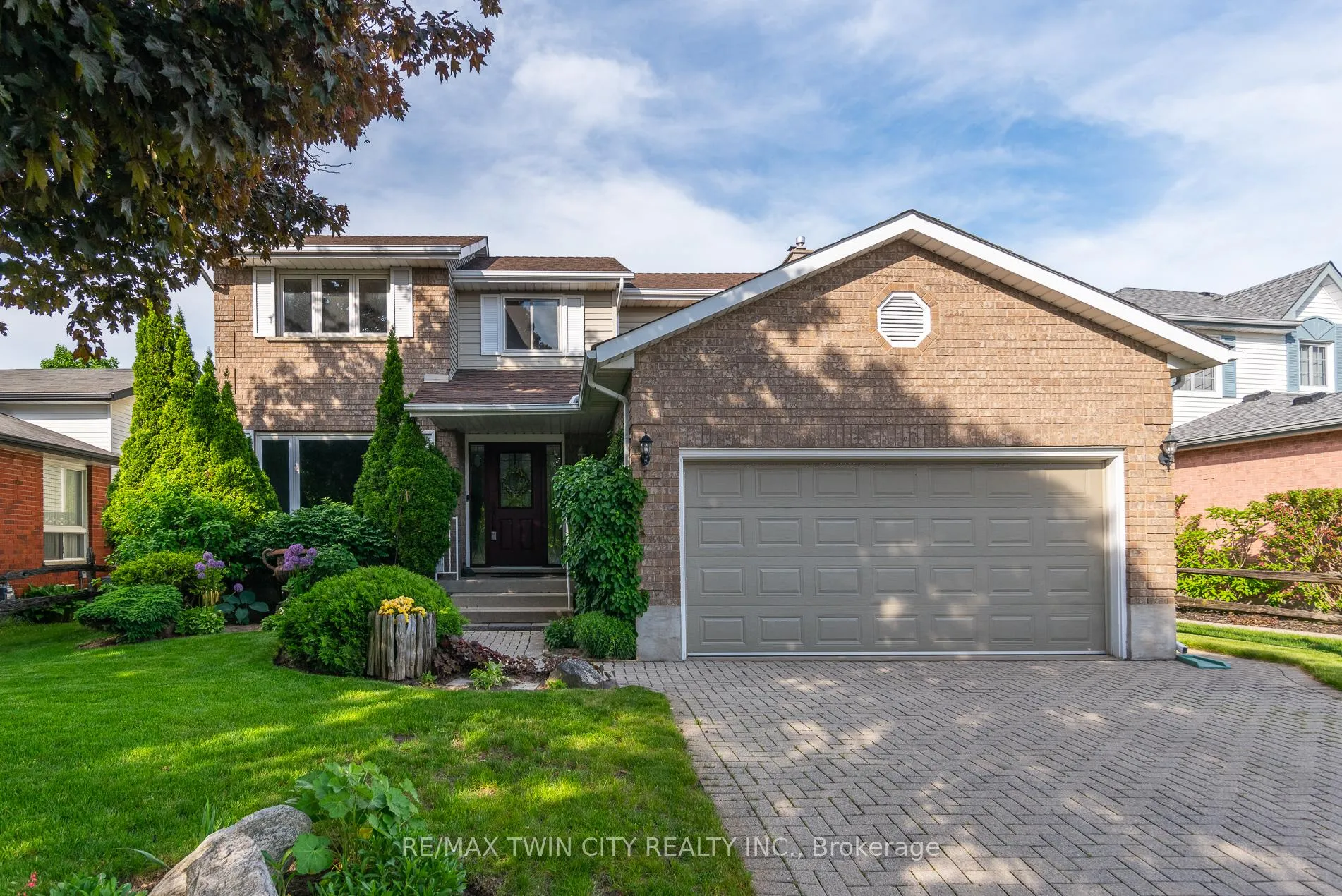 Photo 2 of 691 Westheights Drive, Kitchener — HOMEH