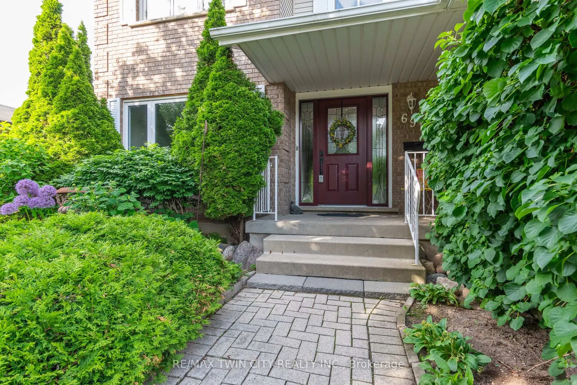 Photo 4 of 691 Westheights Drive, Kitchener — HOMEH