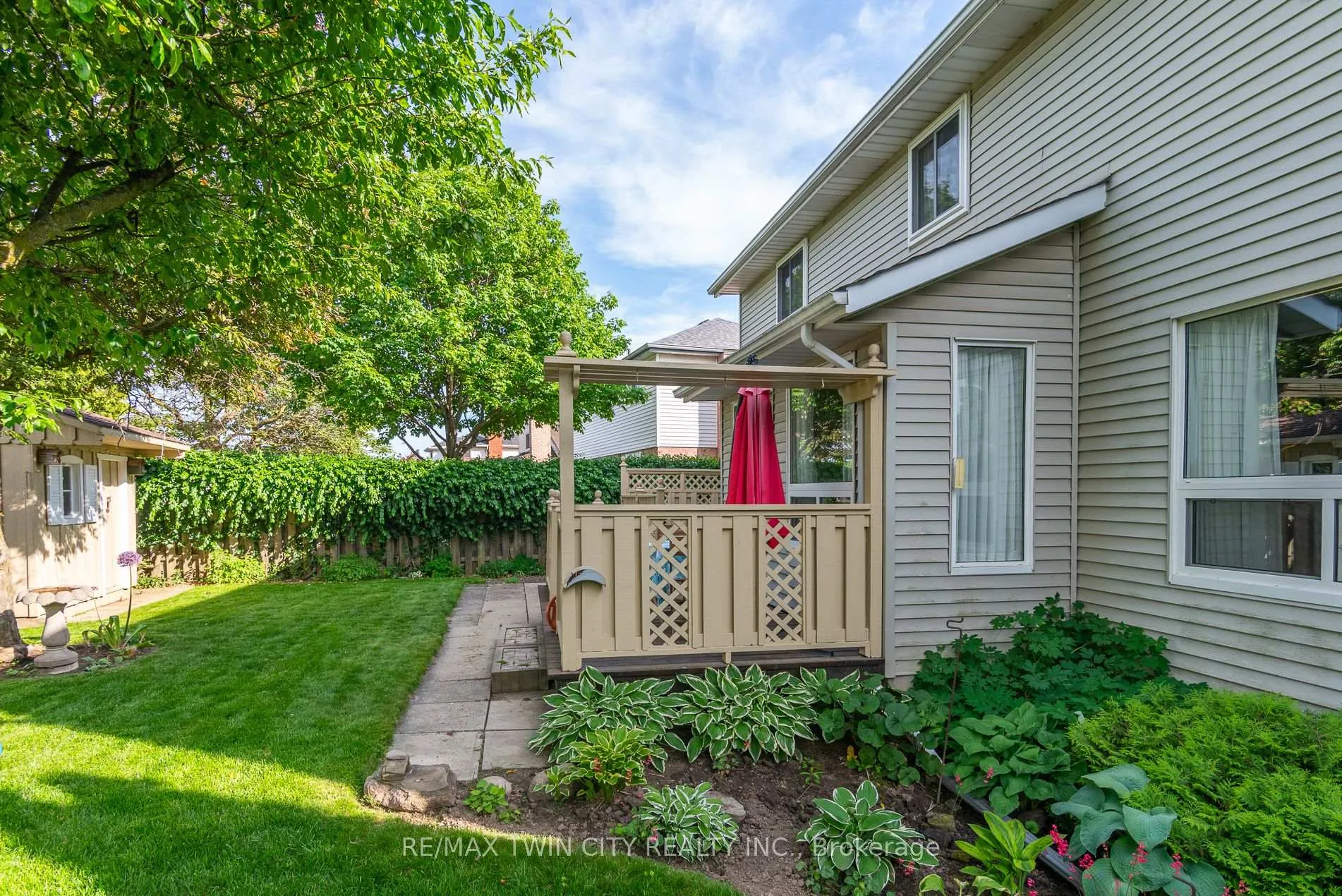 Photo 11 of 691 Westheights Drive, Kitchener — HOMEH