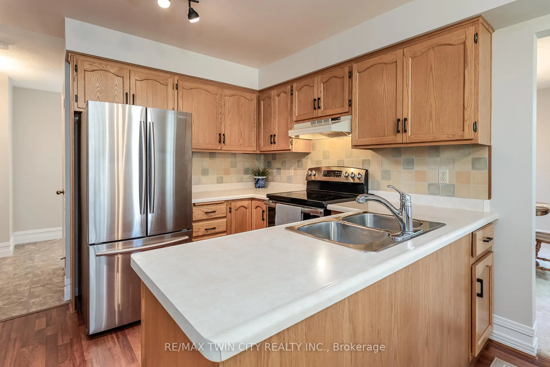 Photo 32 of 691 Westheights Drive, Kitchener — HOMEH