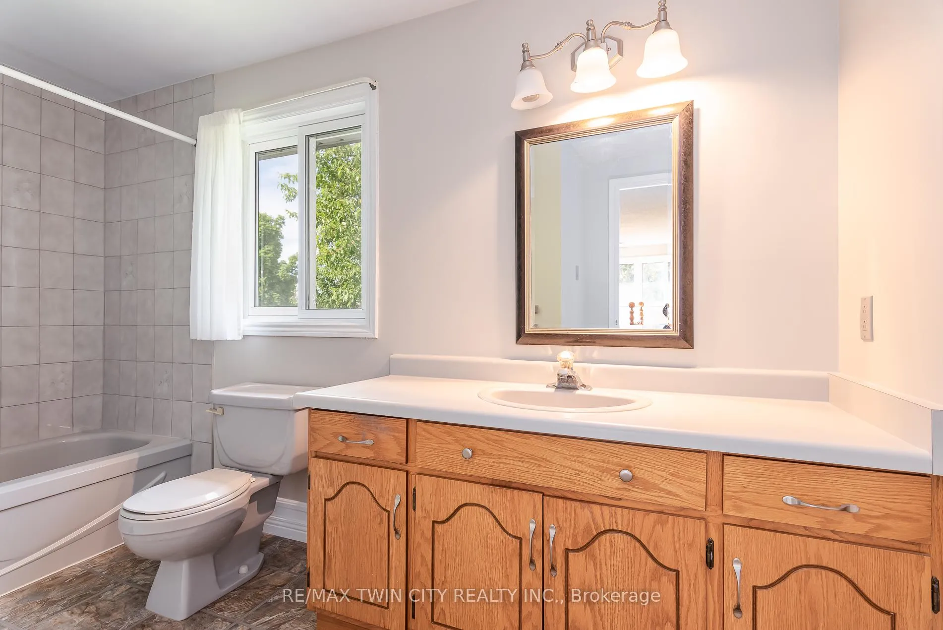 Photo 47 of 691 Westheights Drive, Kitchener — HOMEH