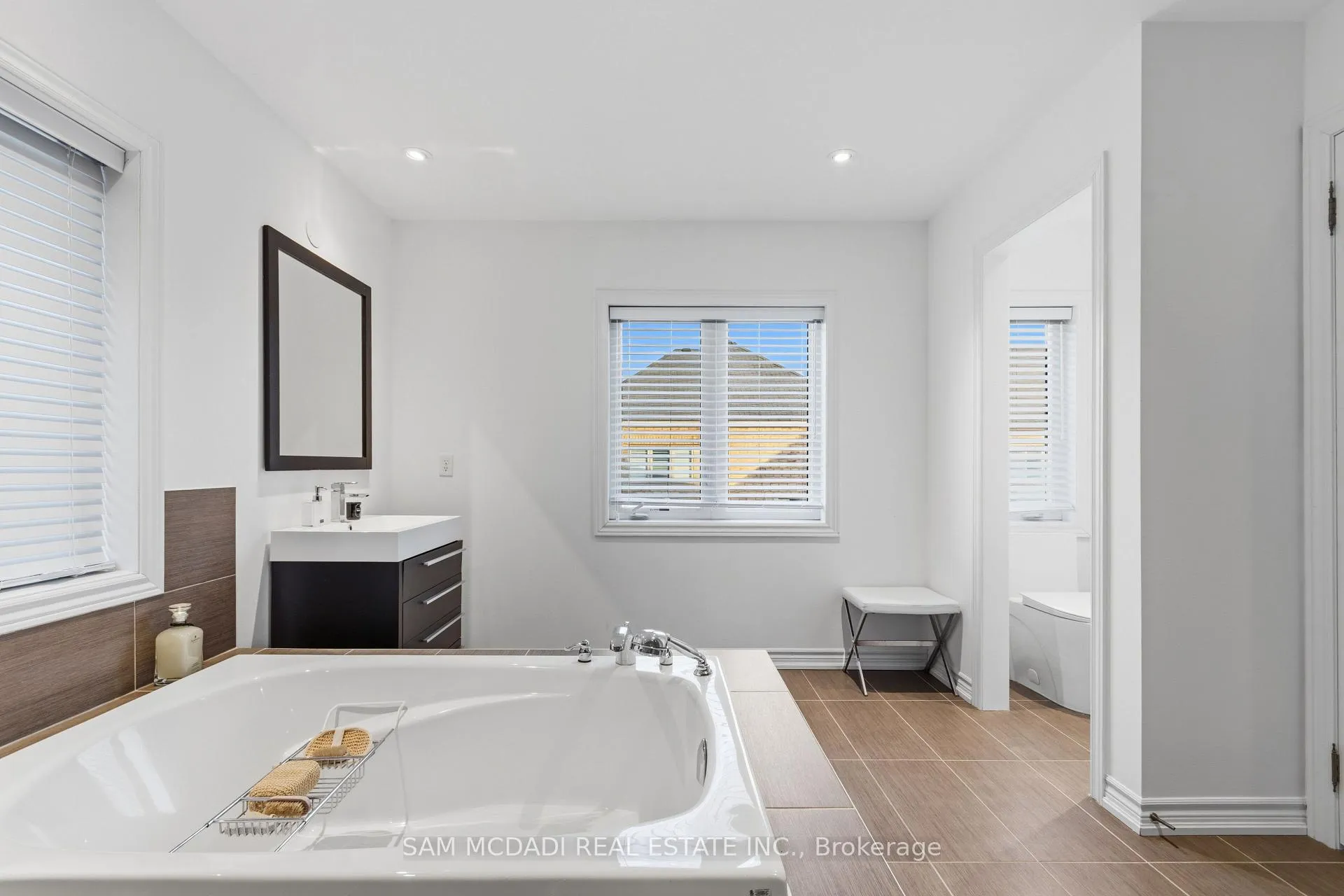 Photo 39 of 59 Kalmia Road, Brampton, Credit Valley — HOMEH