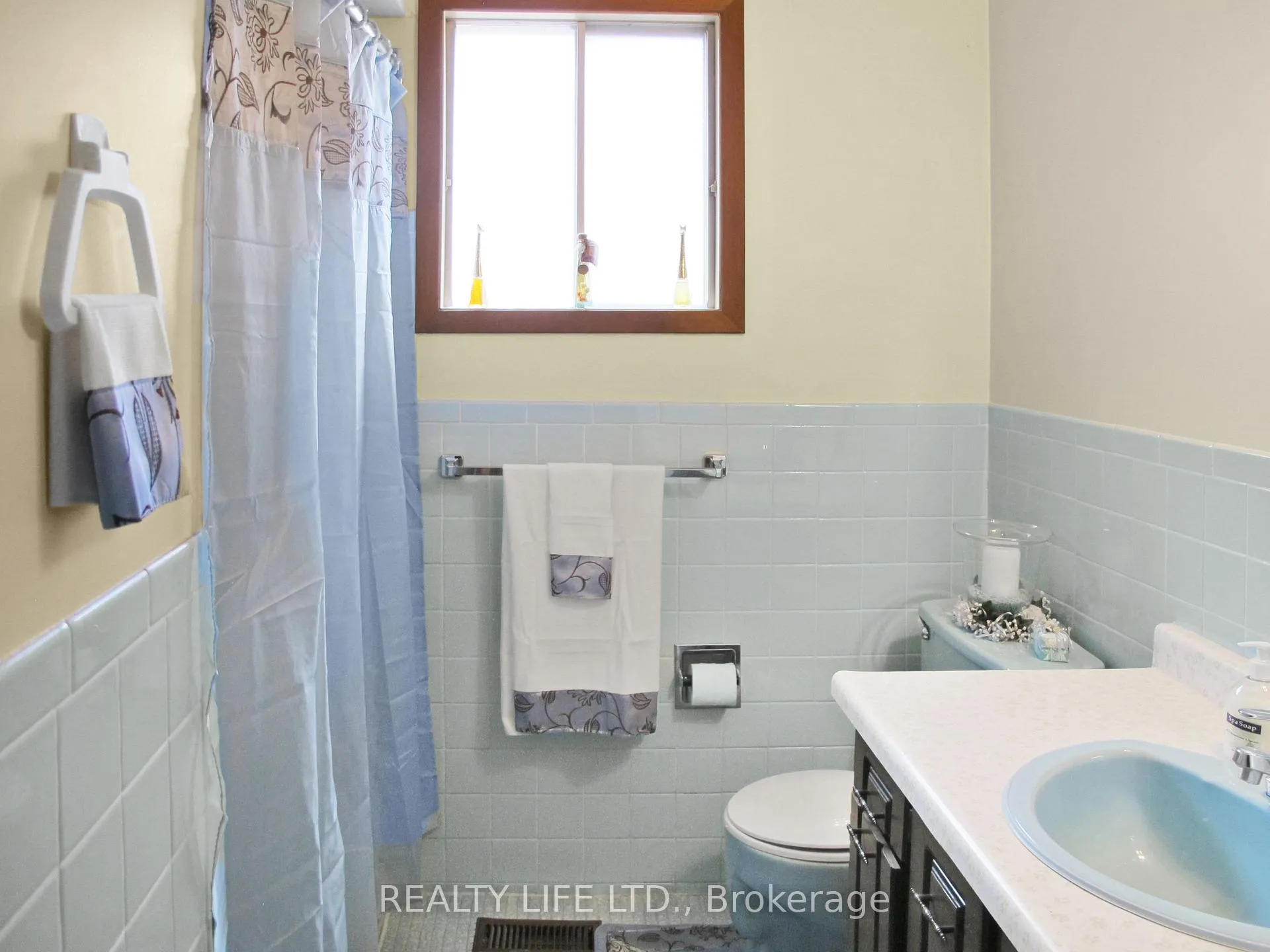 Photo 32 of 61 Cameron Avenue, Toronto, Keelesdale-Eglinton West — HOMEH