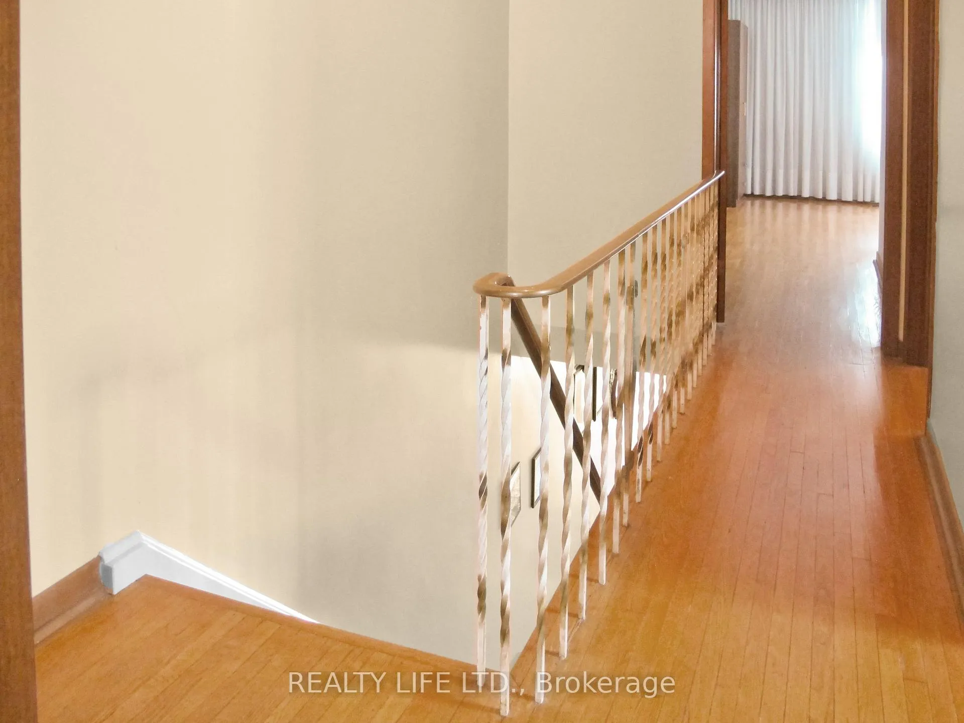 Photo 33 of 61 Cameron Avenue, Toronto, Keelesdale-Eglinton West — HOMEH
