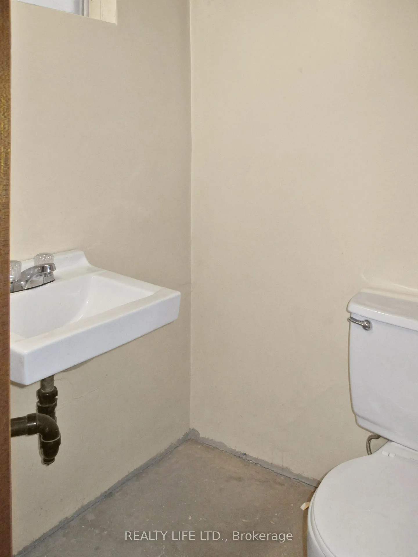 Photo 39 of 61 Cameron Avenue, Toronto, Keelesdale-Eglinton West — HOMEH