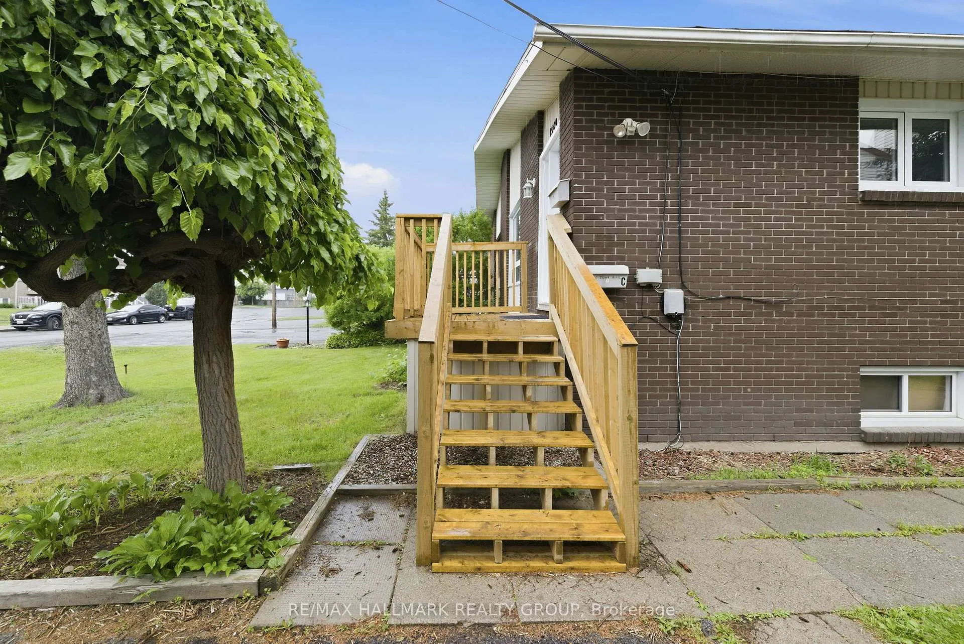 Photo 3 of 1259 Marenger Street, Ottawa, Convent Glen South — HOMEH