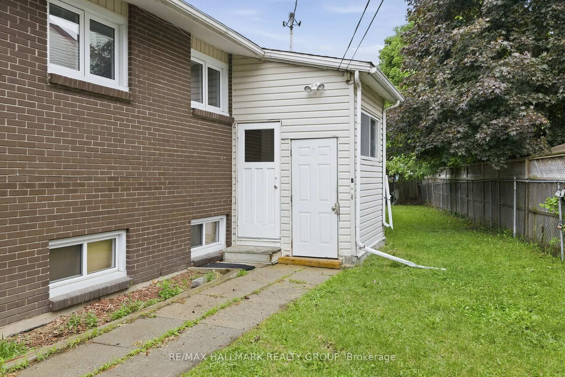 Photo 4 of 1259 Marenger Street, Ottawa, Convent Glen South — HOMEH