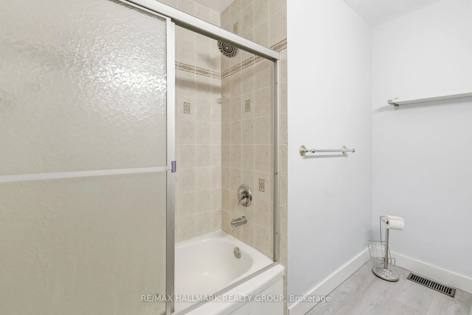 Photo 17 of 1259 Marenger Street, Ottawa, Convent Glen South — HOMEH