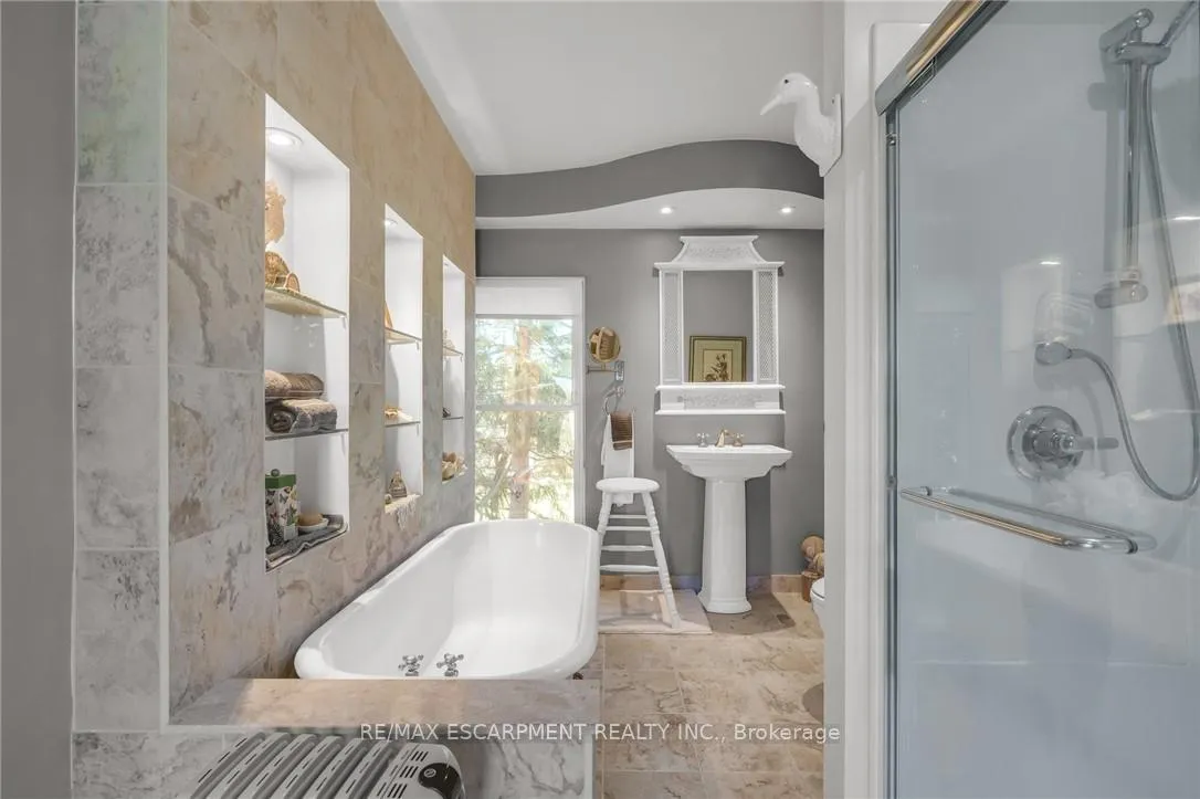 Photo 16 of 420 Ridge Road, Hamilton, Stoney Creek Mountain — HOMEH