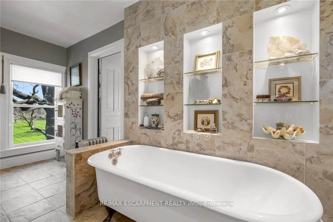 Photo 18 of 420 Ridge Road, Hamilton, Stoney Creek Mountain — HOMEH
