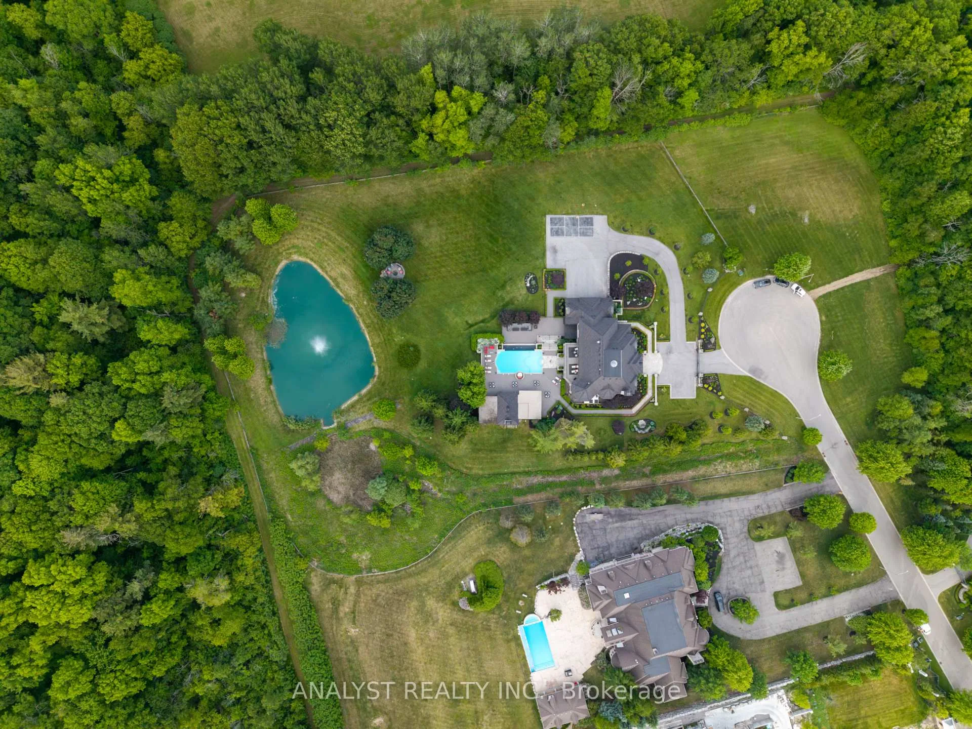 Photo 44 of 76 Scotch Valley Drive, King, King City — HOMEH