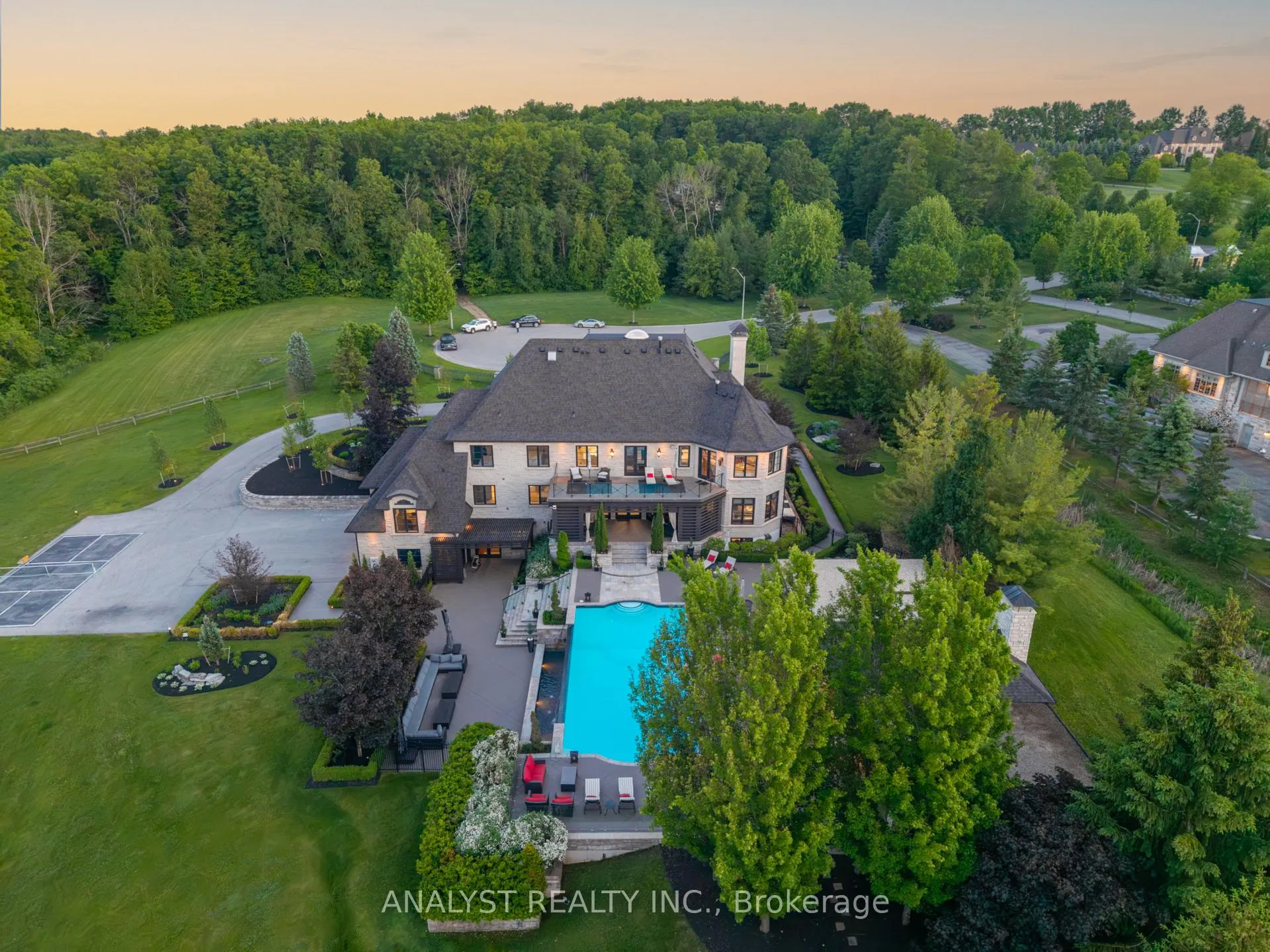 Photo 47 of 76 Scotch Valley Drive, King, King City — HOMEH