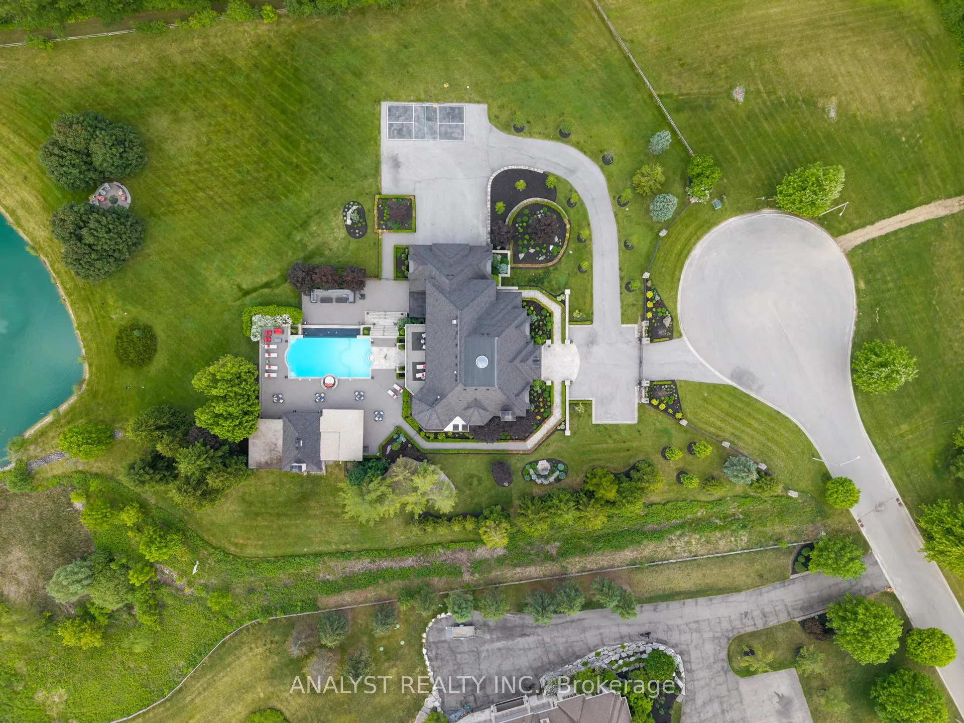 Photo 49 of 76 Scotch Valley Drive, King, King City — HOMEH