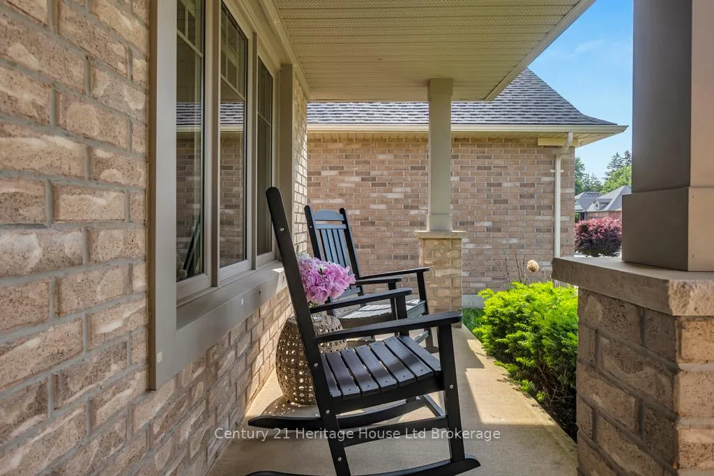 Photo 3 of 33 Park Place, Tillsonburg — HOMEH