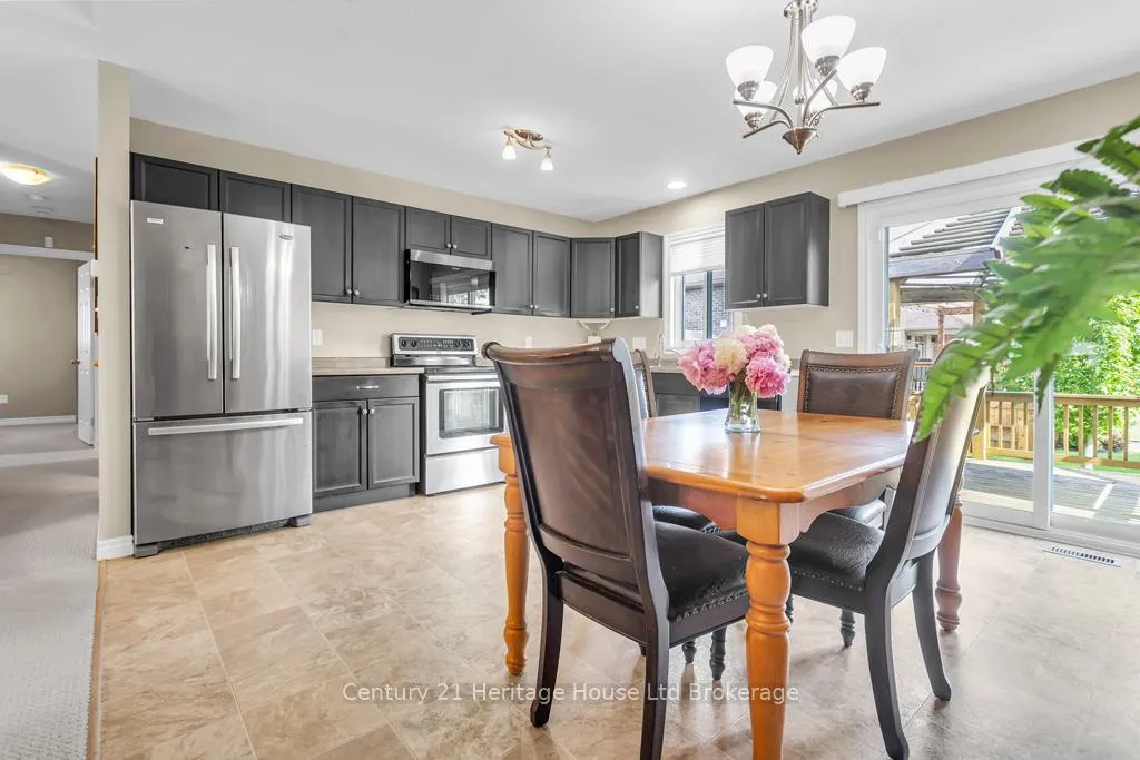 Photo 6 of 33 Park Place, Tillsonburg — HOMEH