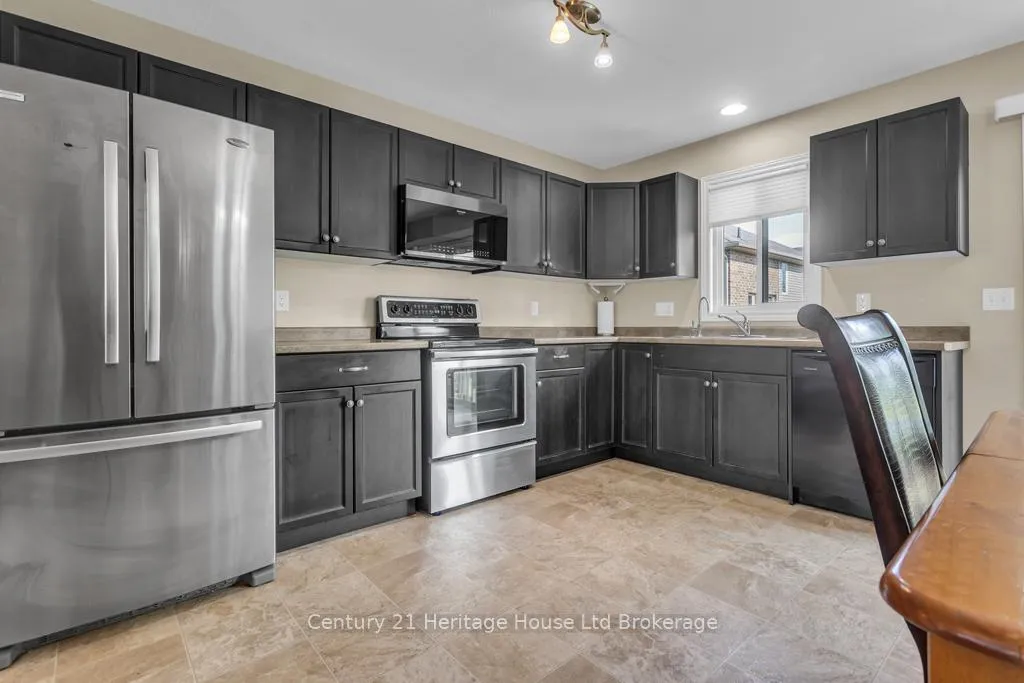 Photo 7 of 33 Park Place, Tillsonburg — HOMEH