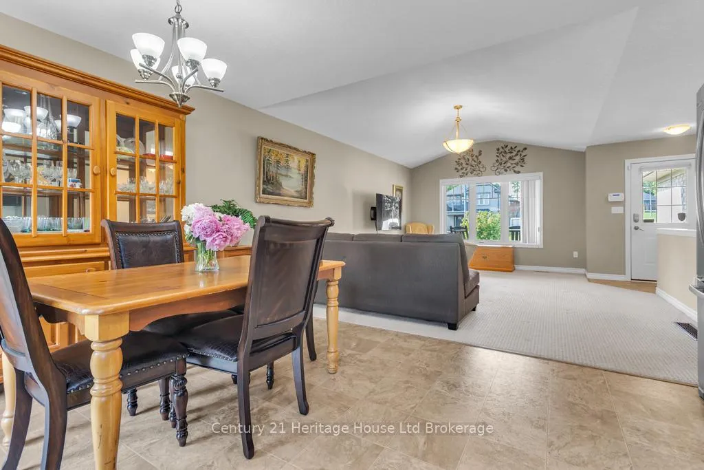 Photo 8 of 33 Park Place, Tillsonburg — HOMEH