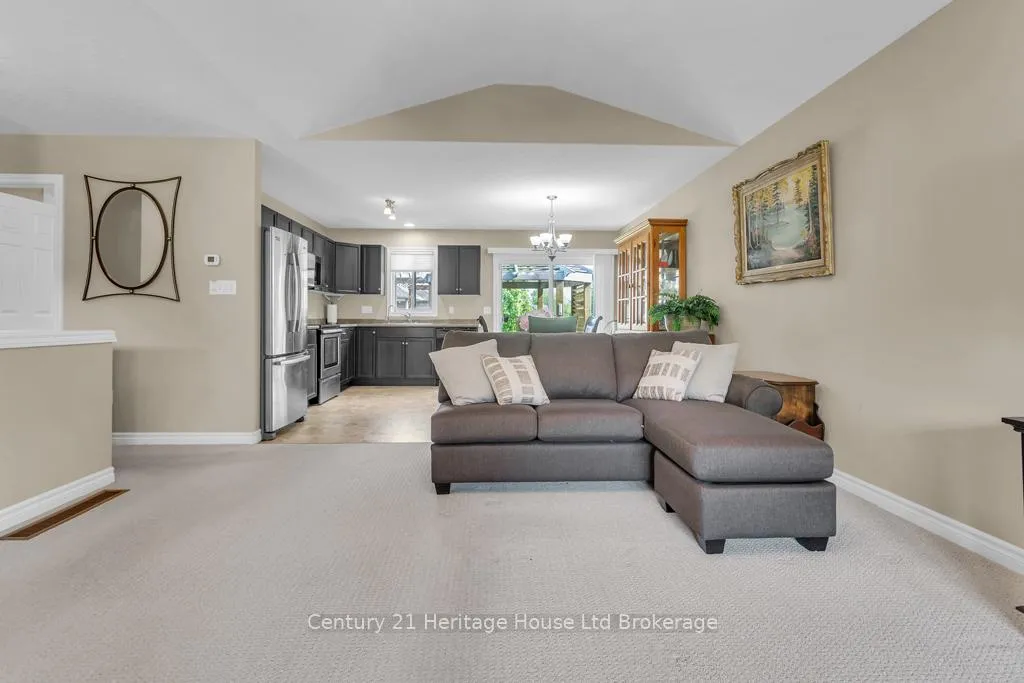 Photo 9 of 33 Park Place, Tillsonburg — HOMEH