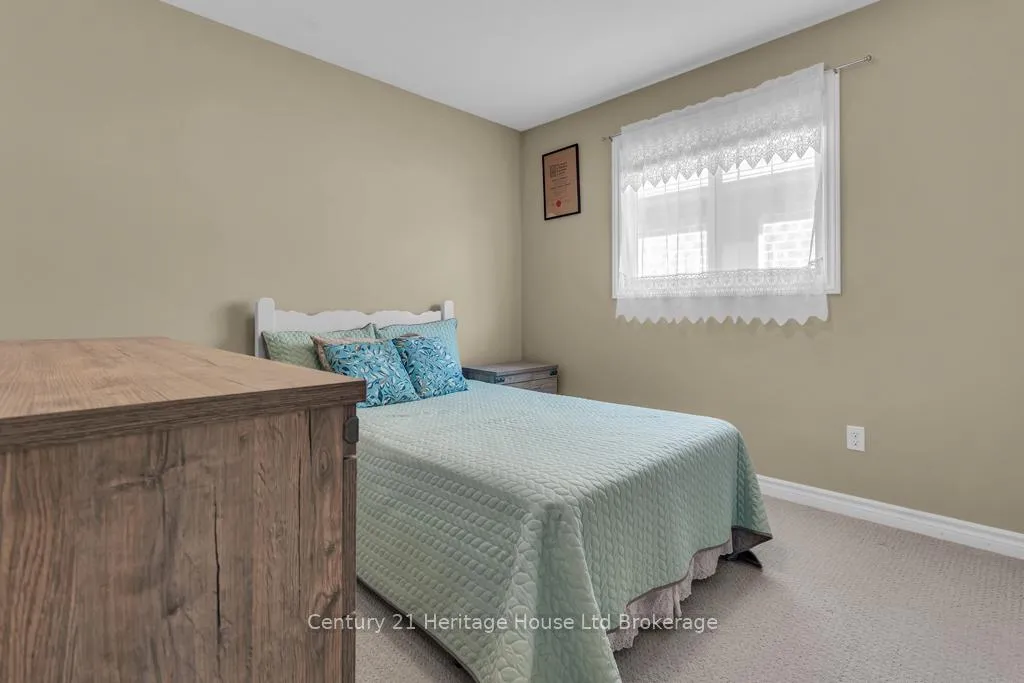 Photo 12 of 33 Park Place, Tillsonburg — HOMEH