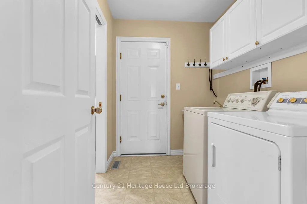 Photo 15 of 33 Park Place, Tillsonburg — HOMEH