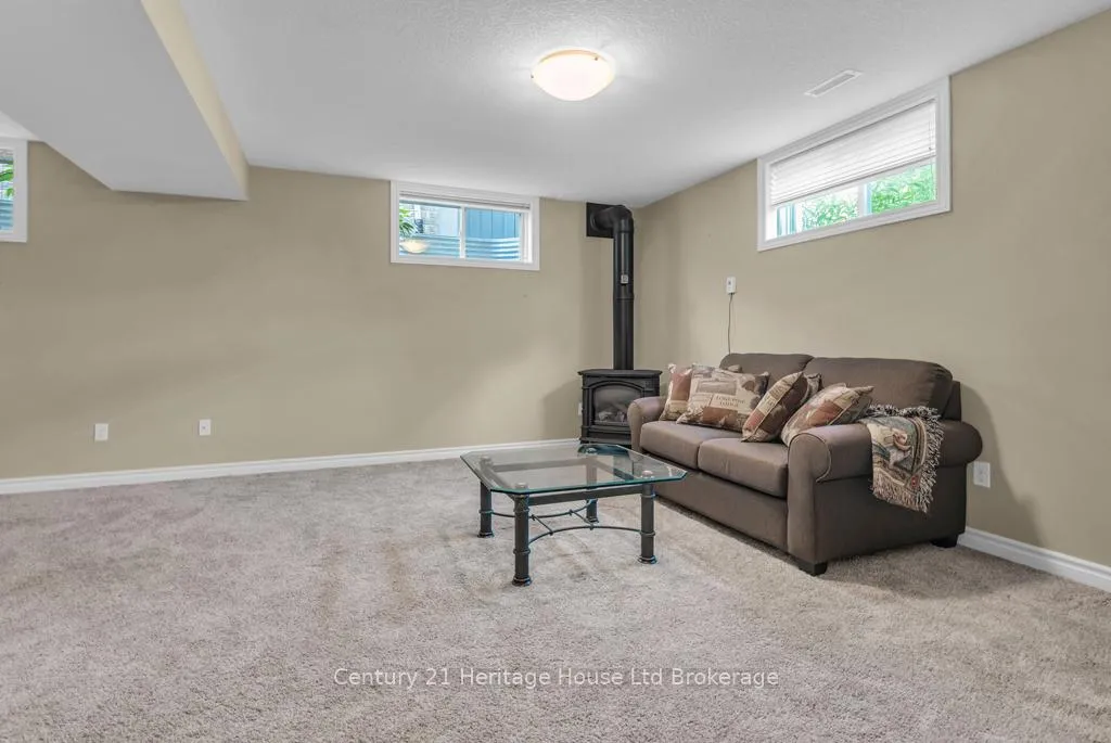 Photo 18 of 33 Park Place, Tillsonburg — HOMEH